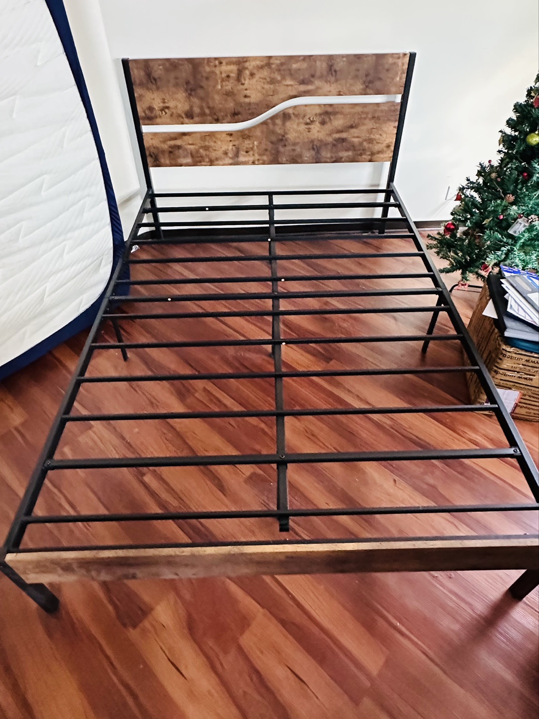 Full size platform Bed Frame - photo 2