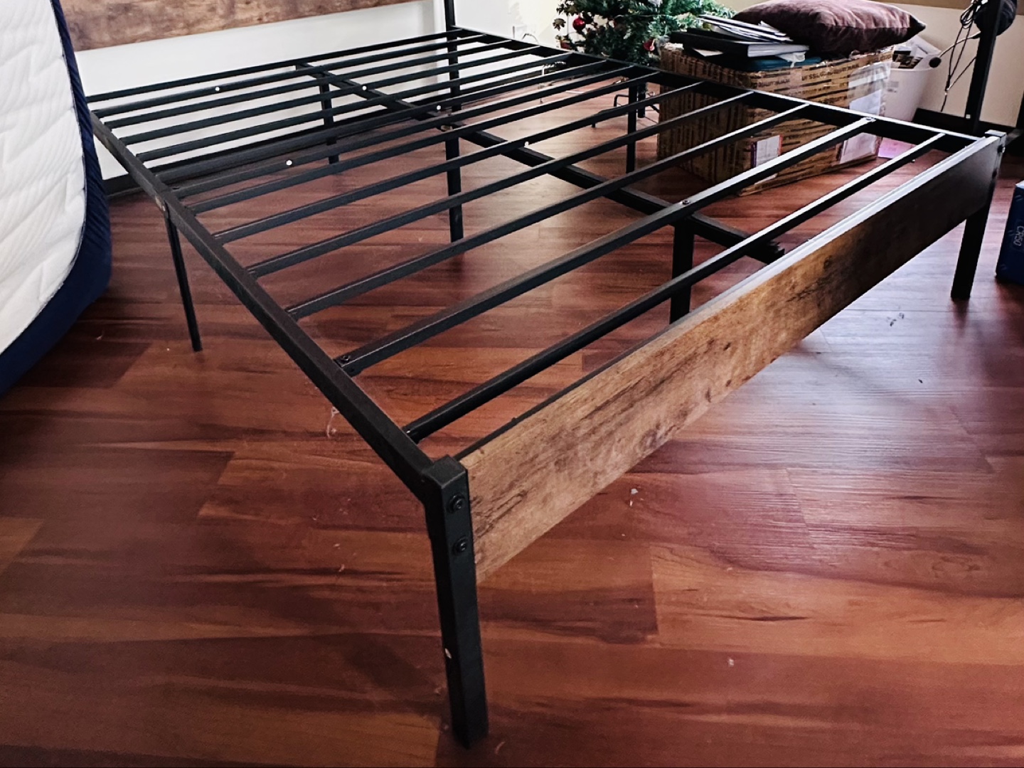 Full size platform Bed Frame - photo 4