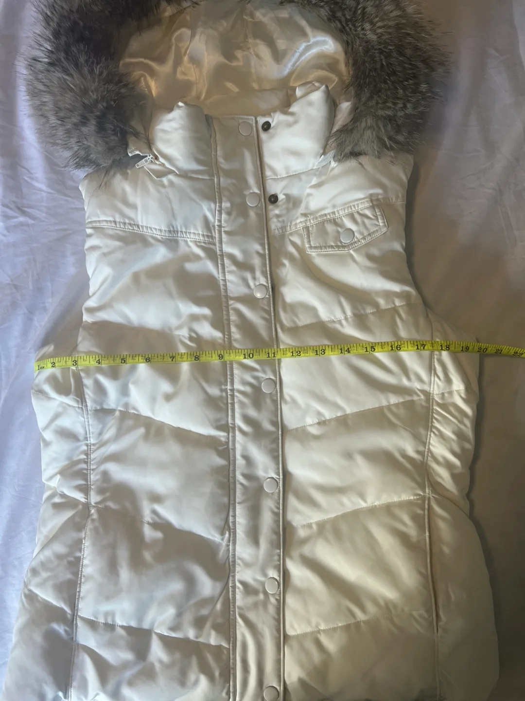 BANANA REPUBLIC HOODED PUFFER VEST WHITE image indicator(3)