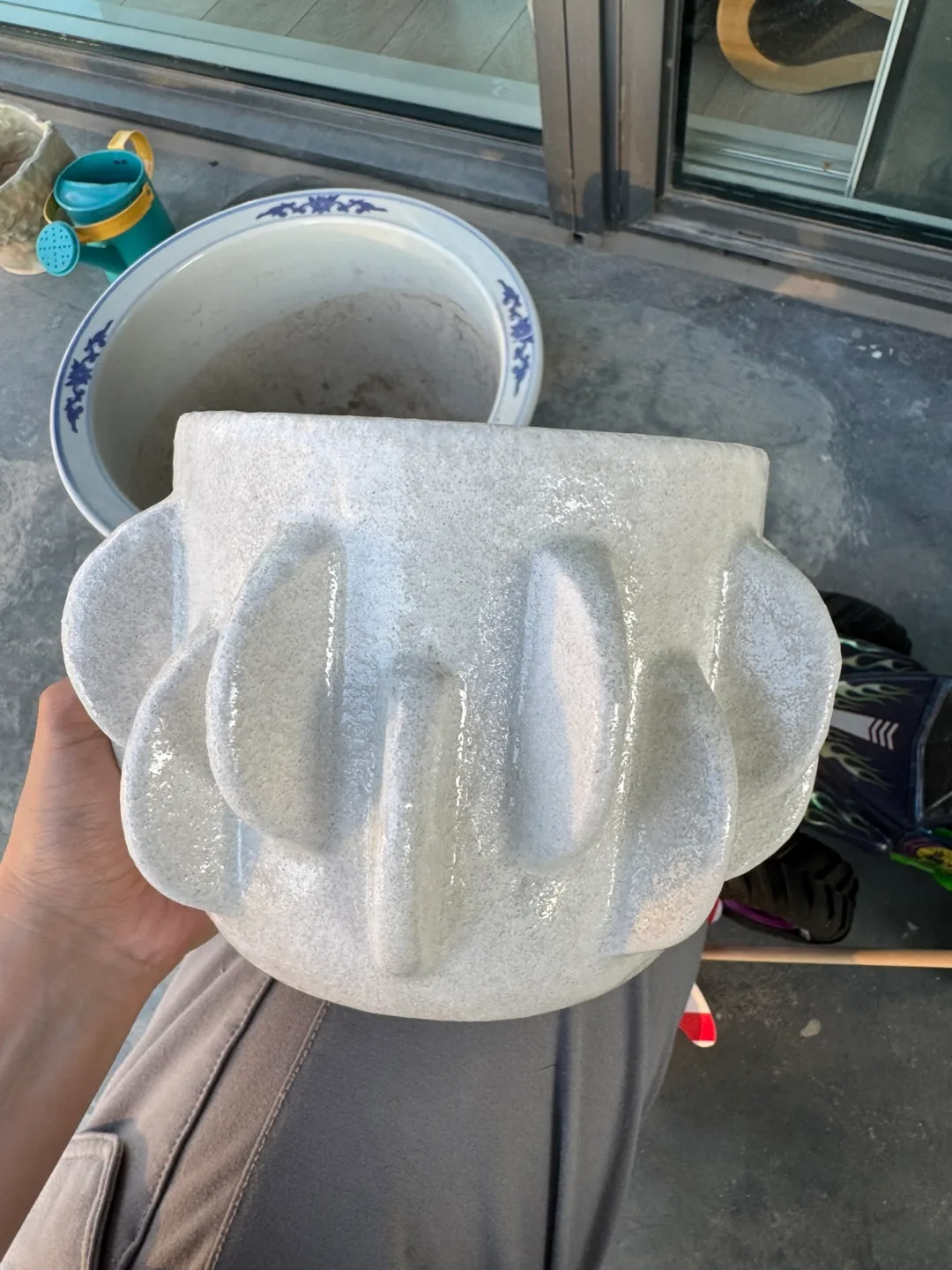 Decorative White Planter/vase thumbnail