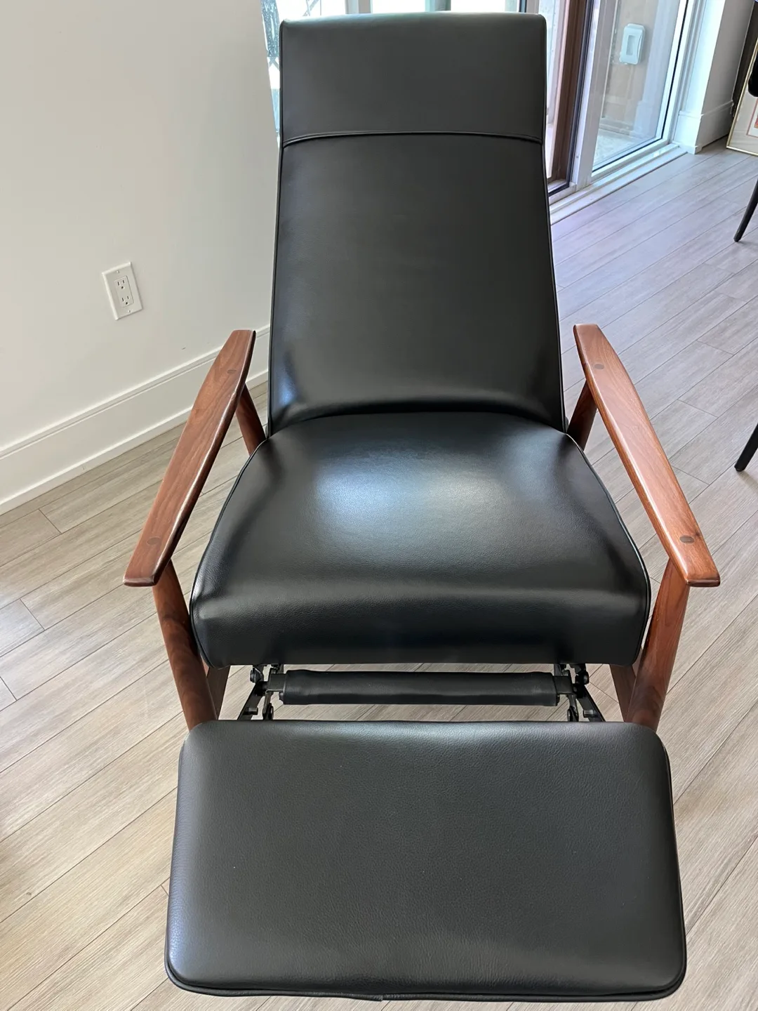 Milo Baughman recliner image indicator(3)