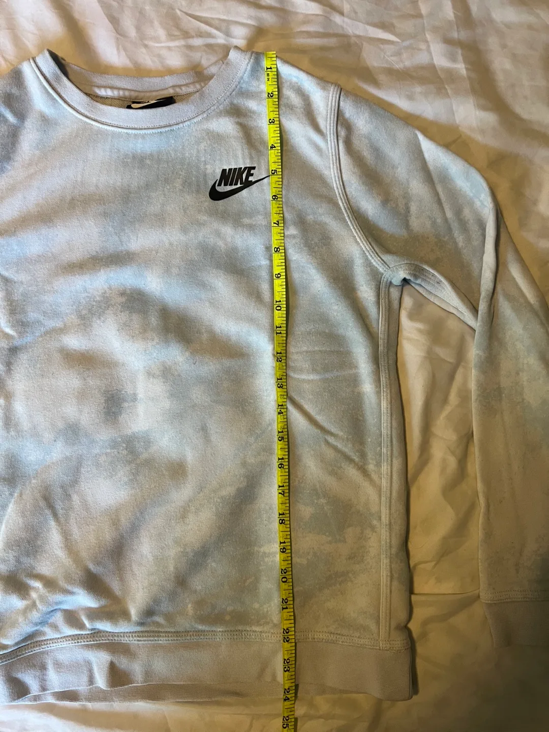 NIKE YOUTH CREW NECK COLOUR CHANGING SWOOSH LIGHT BLUE image indicator(2)