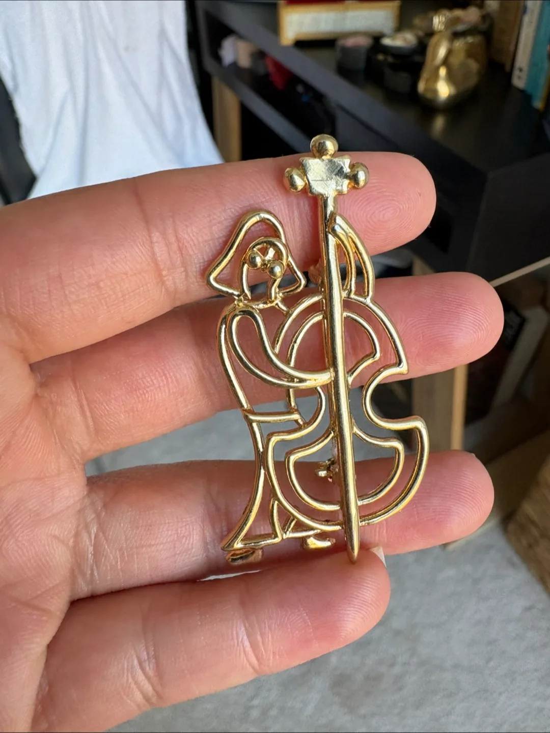 Gold-toned Violin Brooch thumbnail
