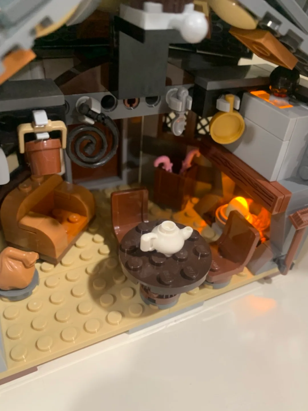 LEGO Harry Potter Set- Hagrid’s Hut (75947) image indicator(4)