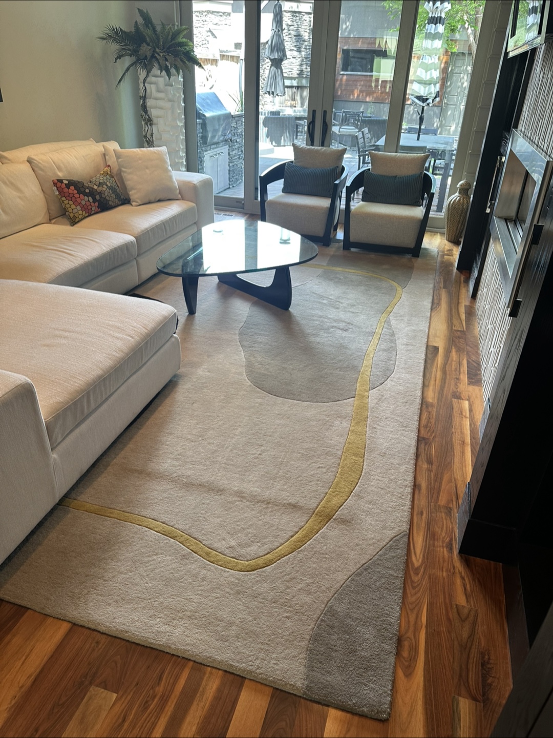 SURYA Queens Area Rug - photo 2