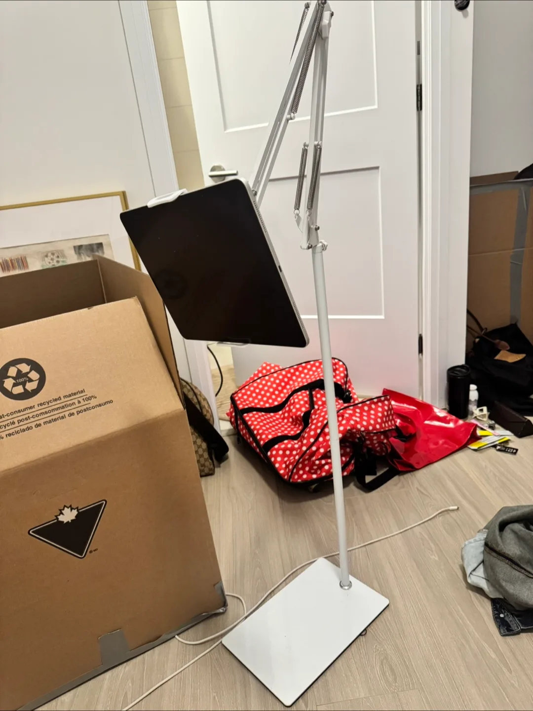 White Adjustable Tablet/phone Stand image indicator(2)