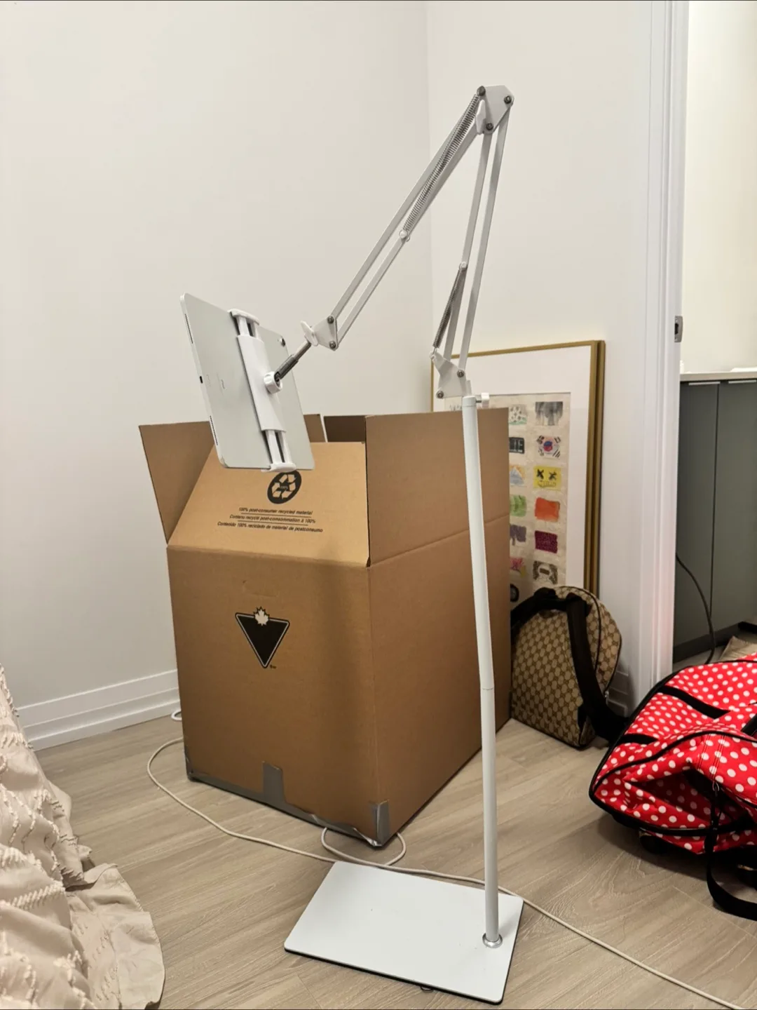 White Adjustable Tablet/phone Stand image indicator(3)