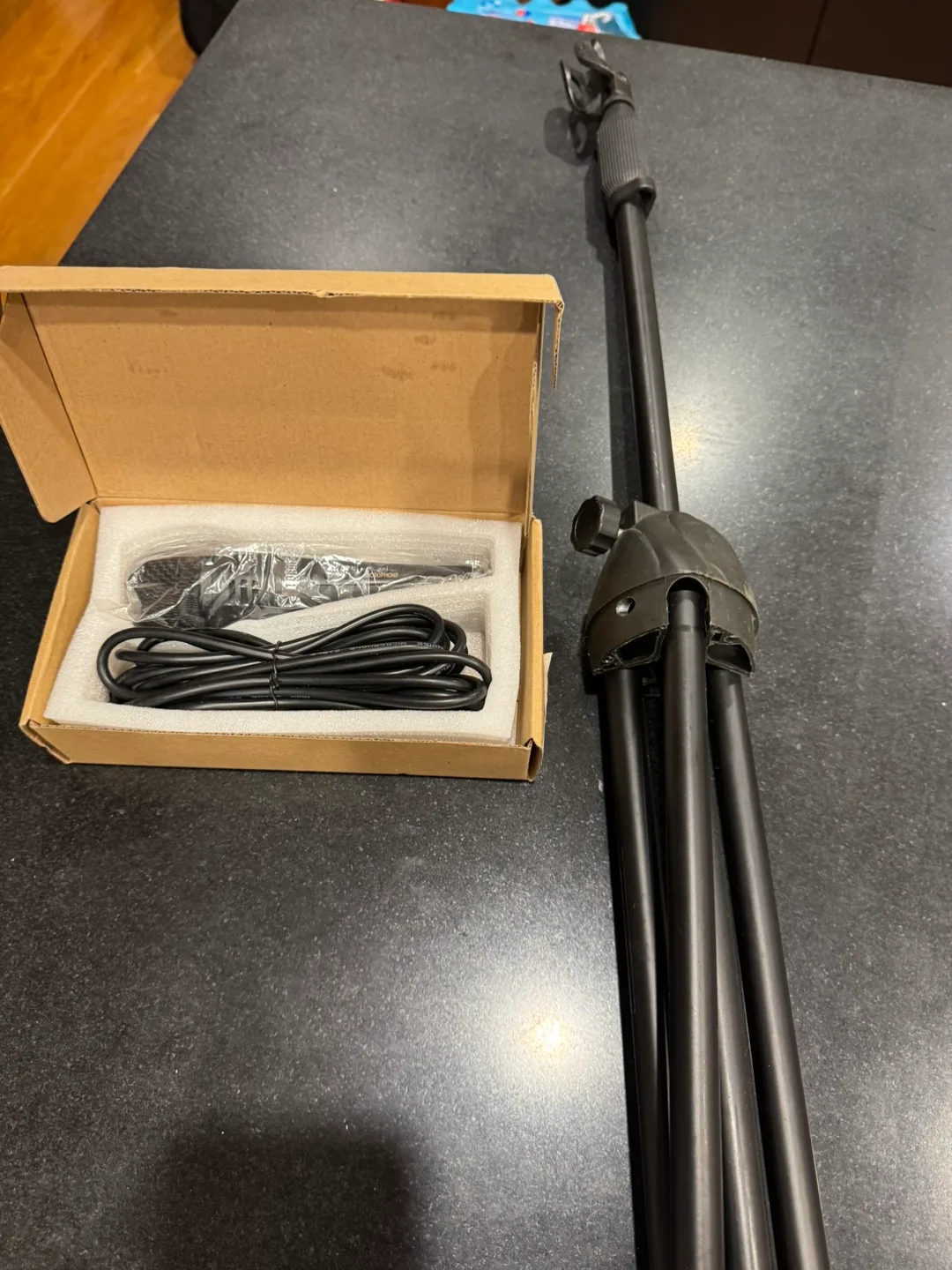 Microphone and Stand Set image indicator(3)