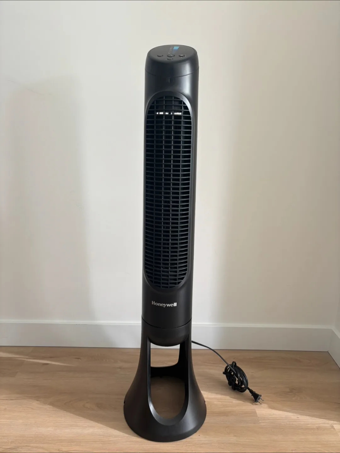Honeywell QuietSet Tower Fan thumbnail