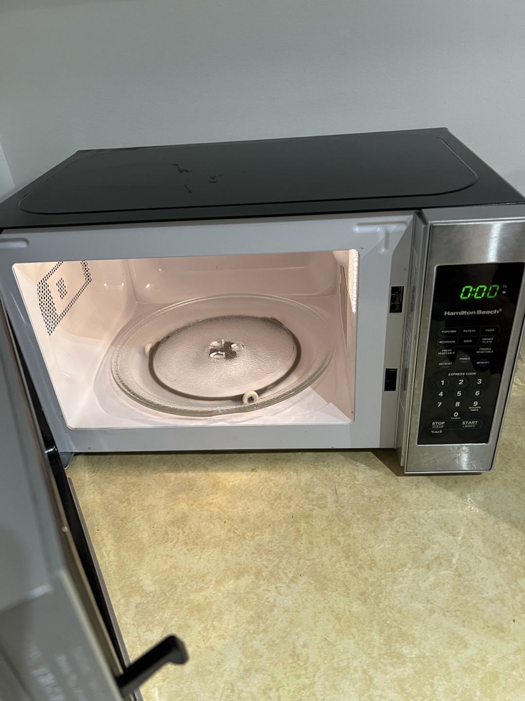 Hamilton Beach Microwave - photo 2
