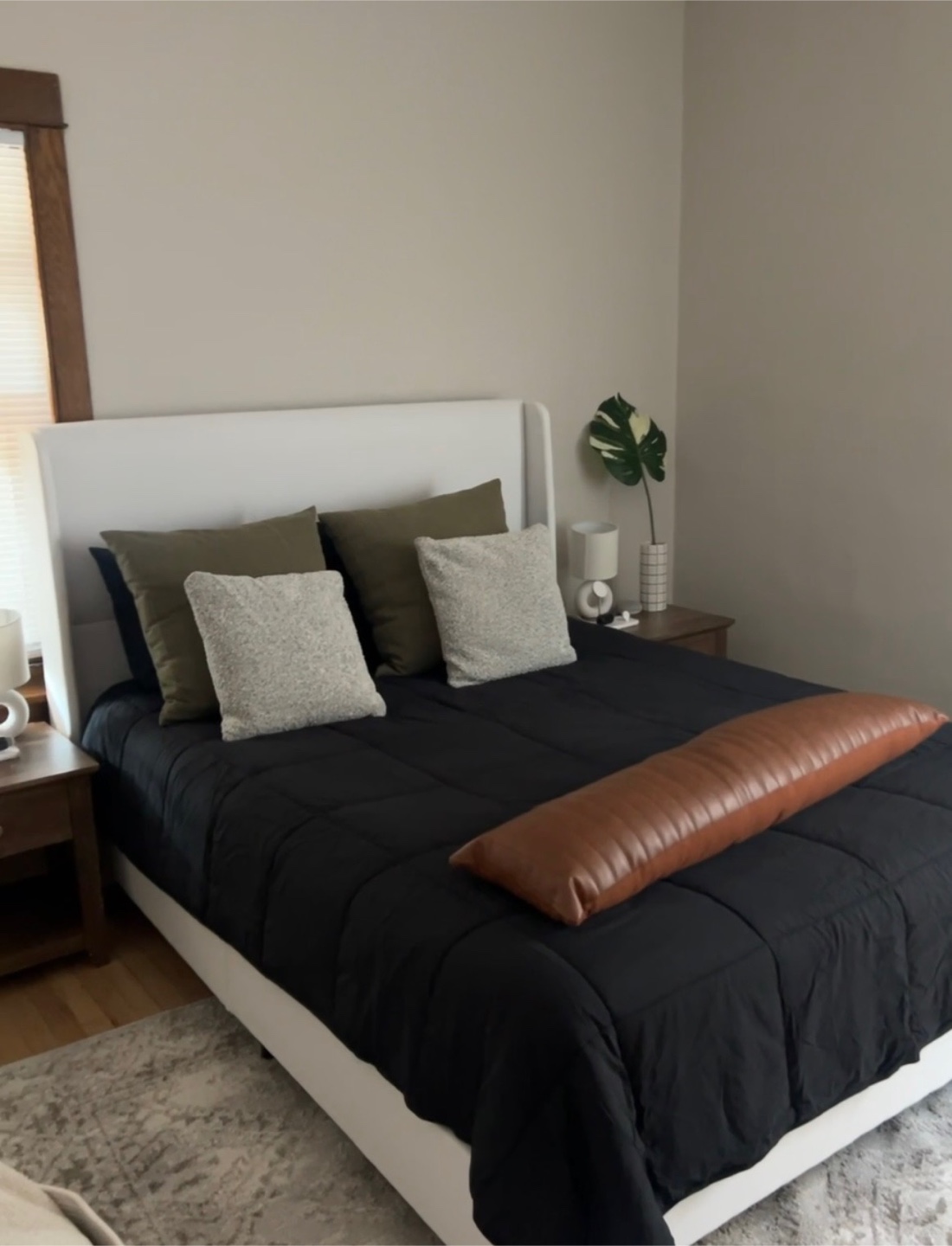 Upholstered Queen Size Bed - photo 2