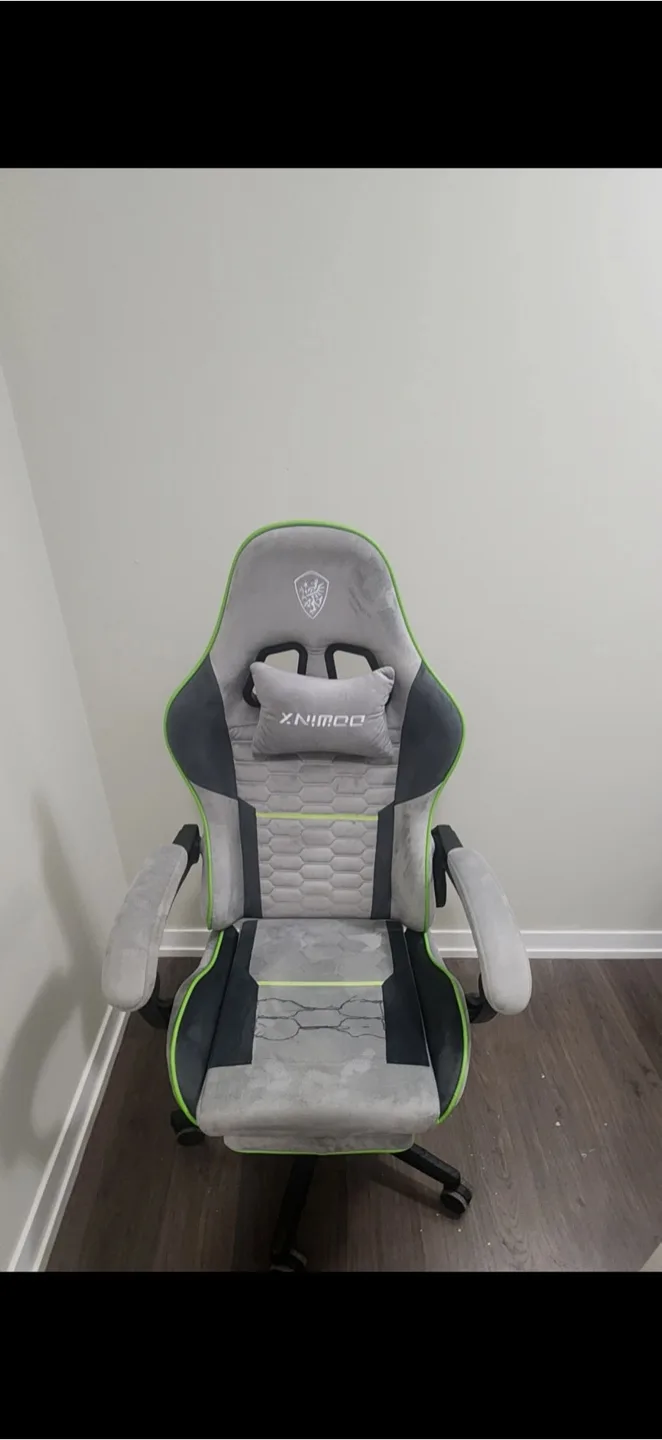 Professional Gaming Chair with Footrest !!Only $175 thumbnail