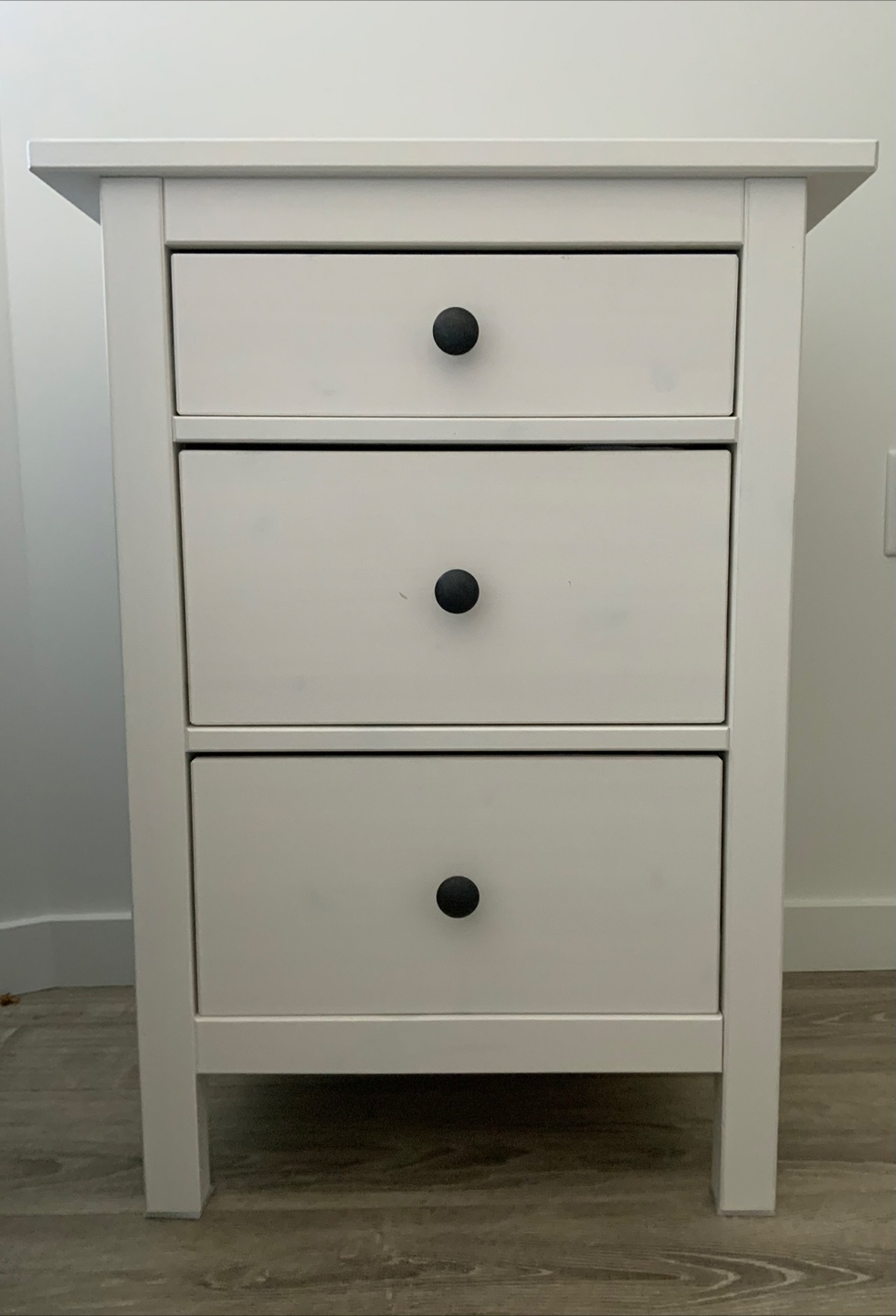 White 3-Drawer Nightstand