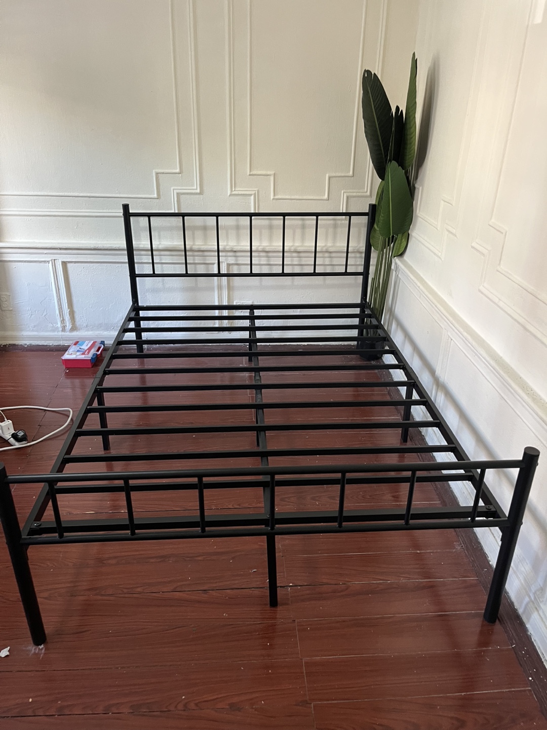 FREE Black Metal Bed Frame QWEEN size🥕