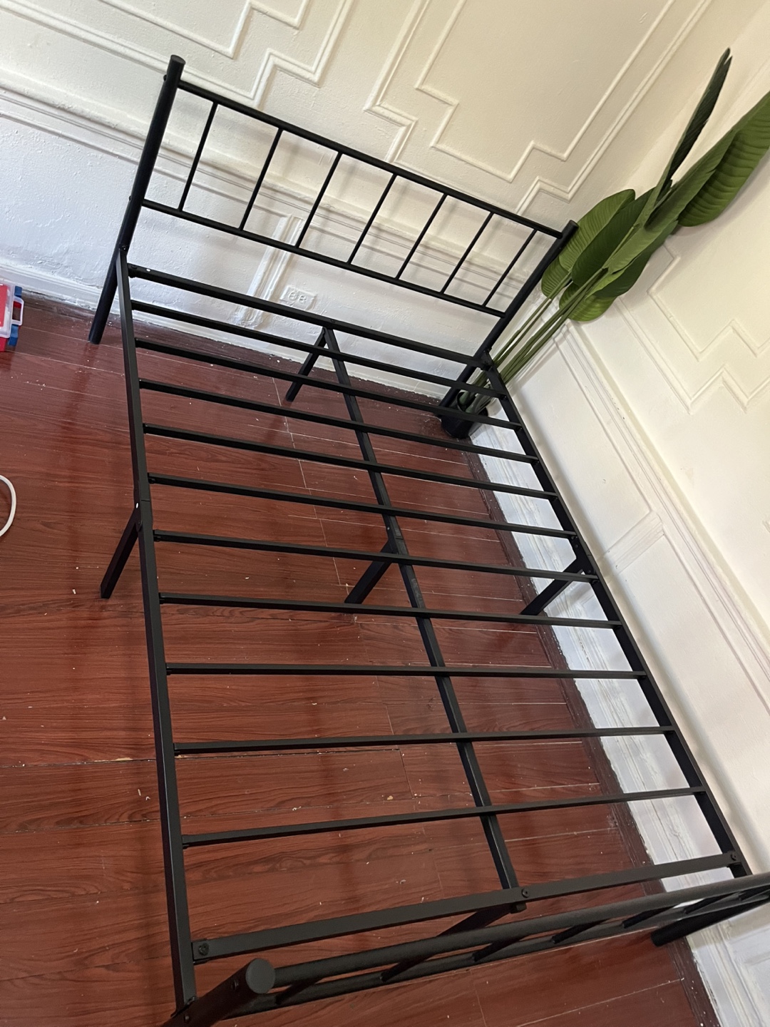 FREE Black Metal Bed Frame QWEEN size🥕 - photo 2