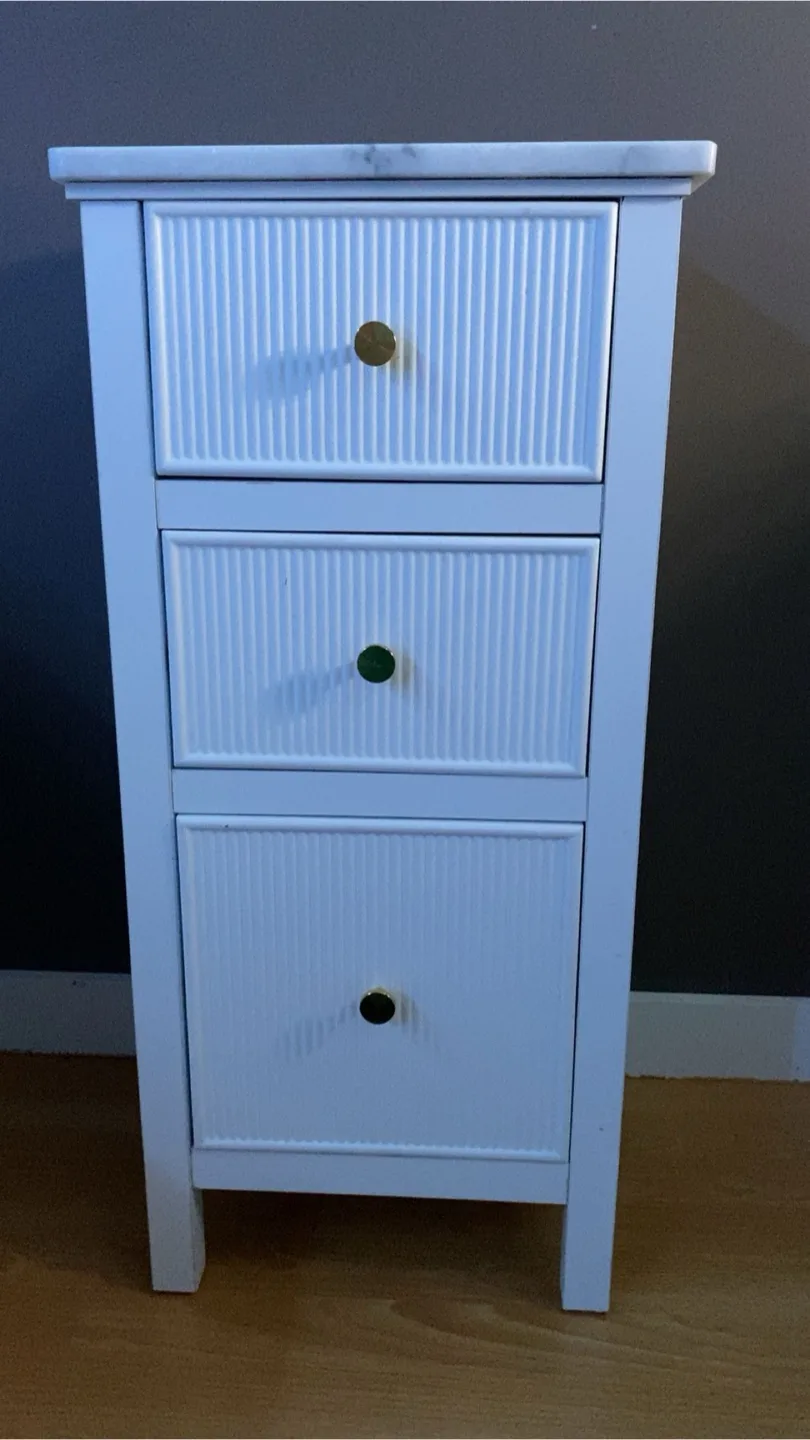 White Nightstand with 3 Drawers image indicator(2)