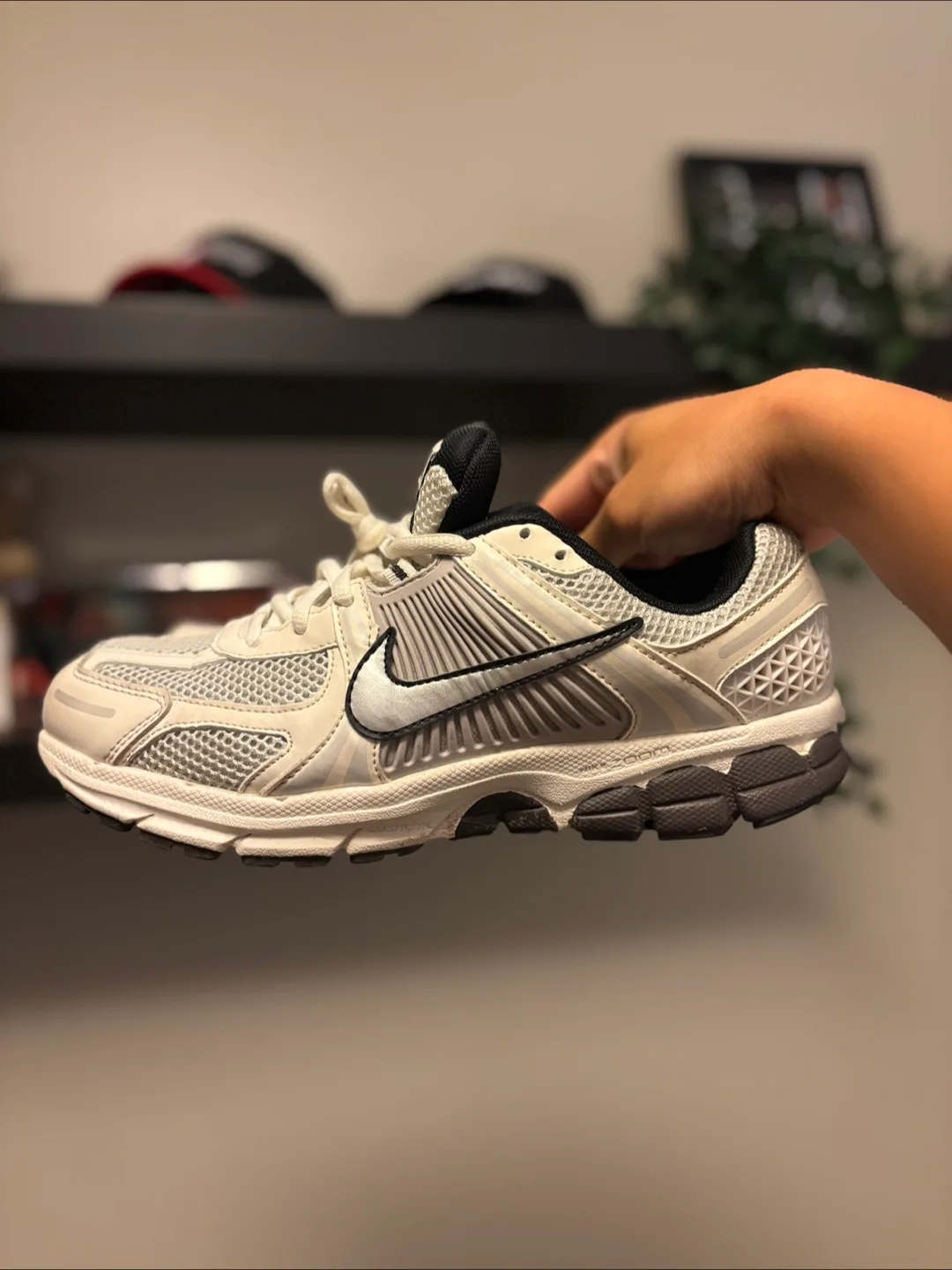 Nike Vomero 5 Sneakers thumbnail