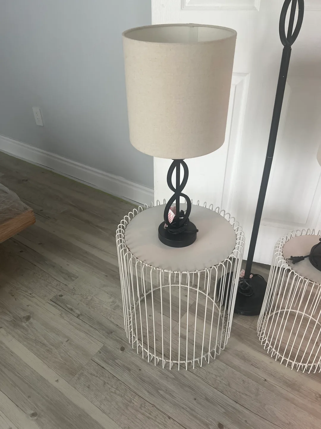 5-Piece Set of 3 Lamps 2-Side Tables image indicator(2)