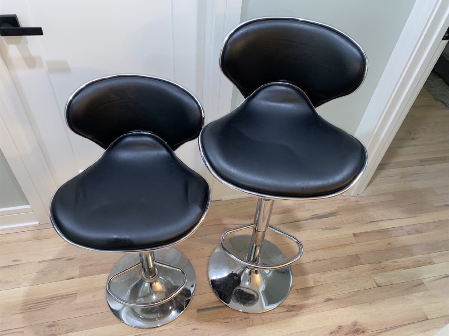 Set of Two Modern Bar Stools - photo 2