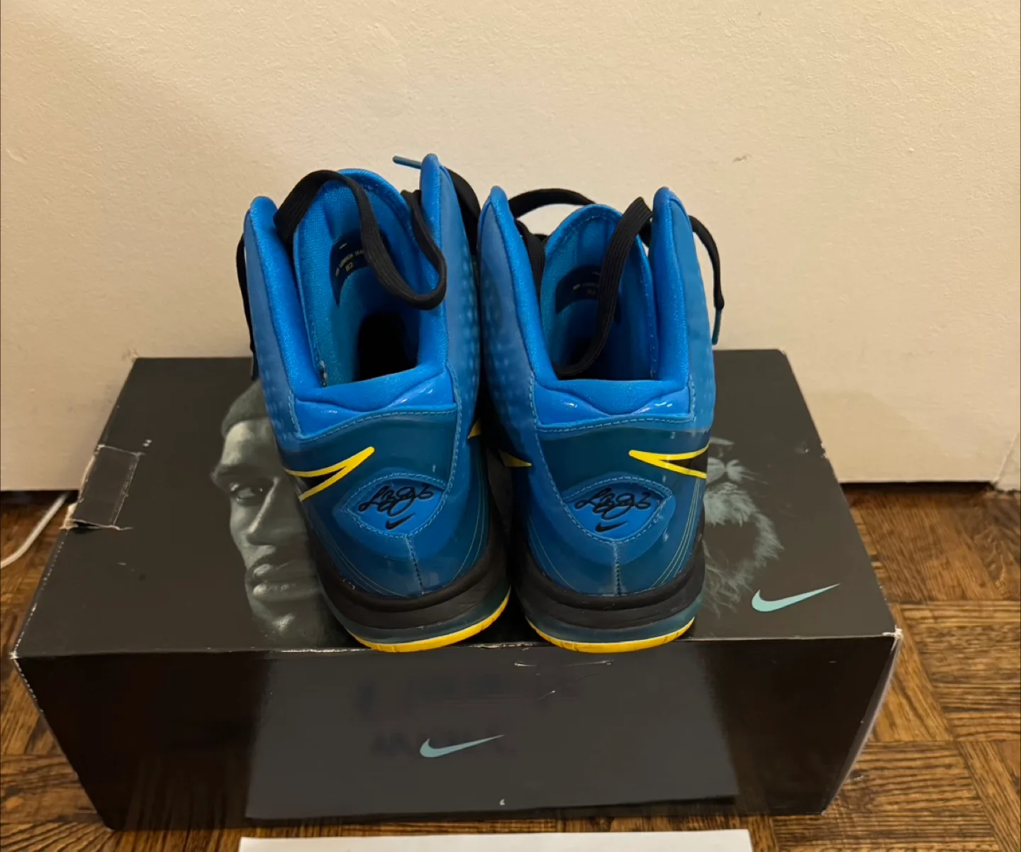 Nike LeBron 8 V/2 Basketball Shoes - Blue and Yellow Entourage image indicator(5)