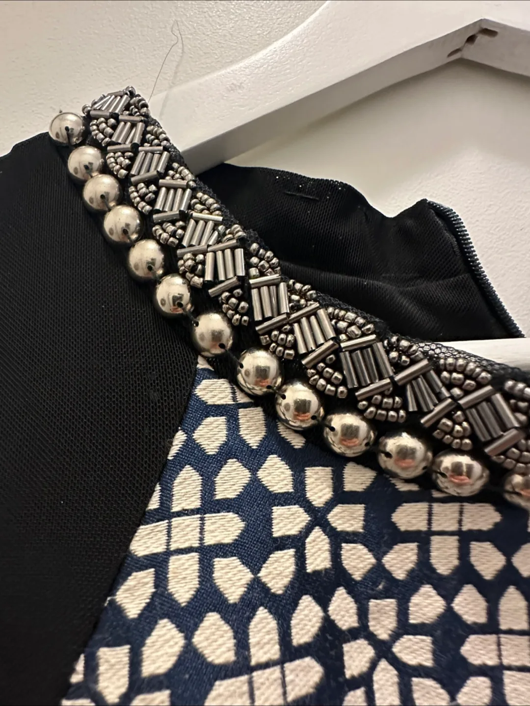 Sleeveless dress image indicator(2)