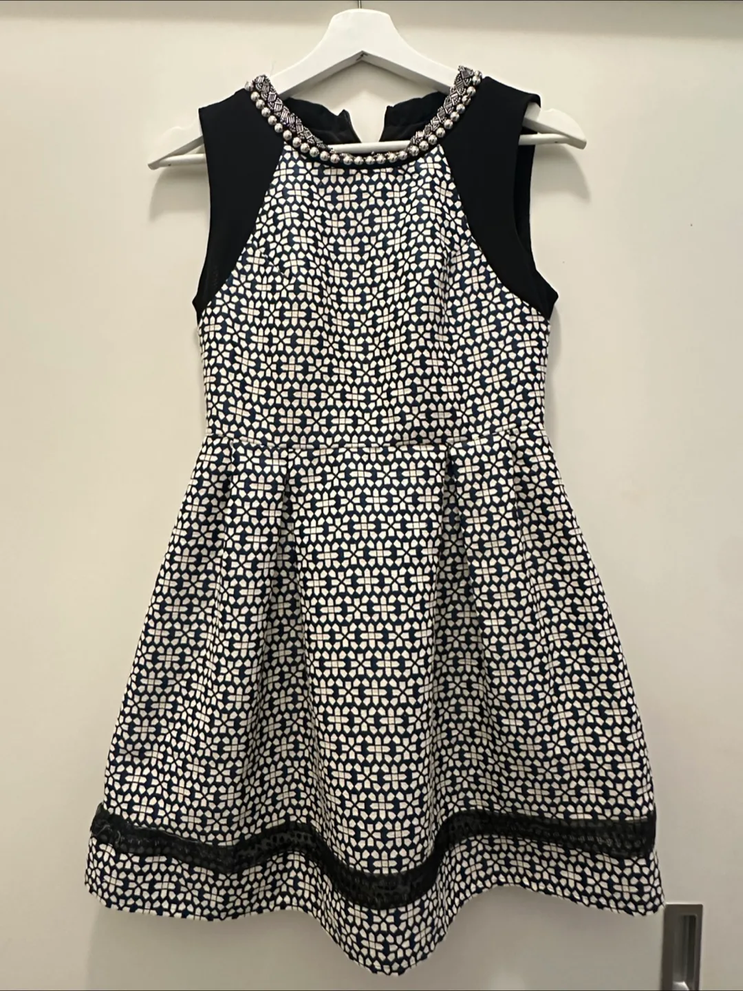 Sleeveless dress image indicator(4)