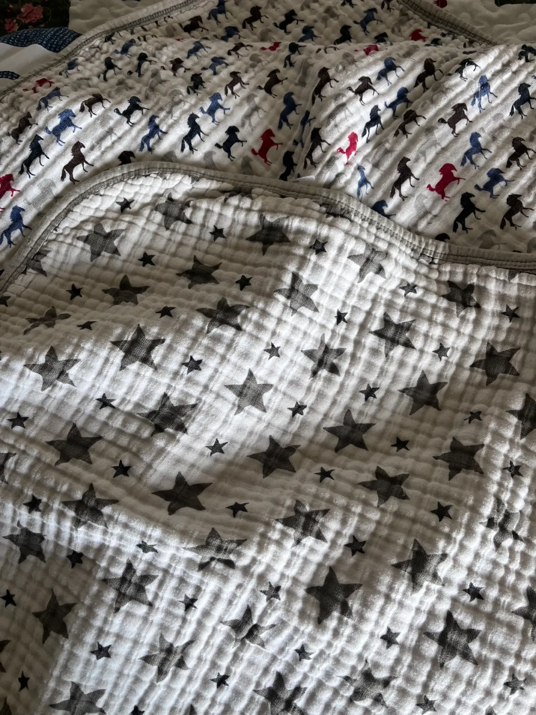 Reversible pure cotton swaddle/blanket set of 2 image indicator(2)