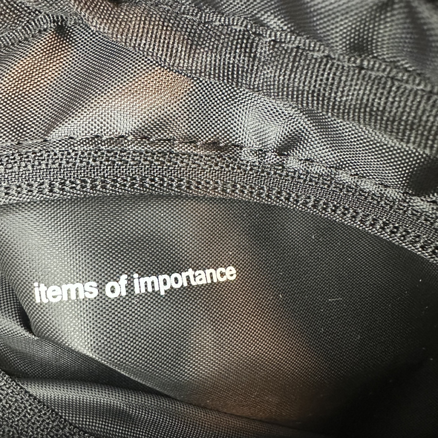 Lululemon Crossbody Bag 2L (Metal hardware) - photo 4