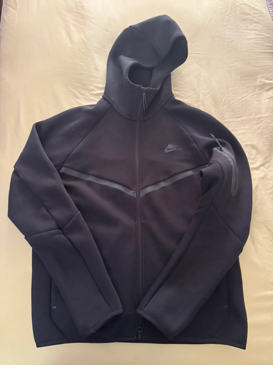 Black Nike Tech Fleece Suit thumbnail