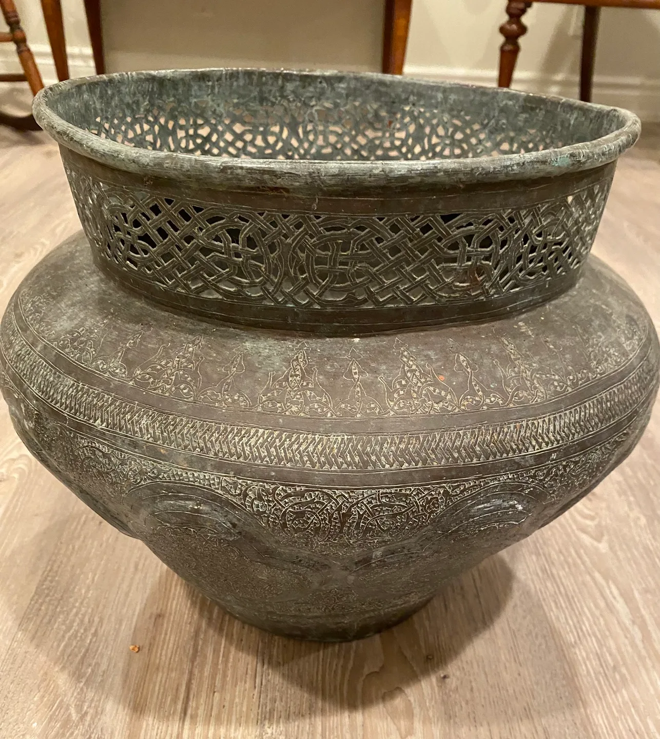 ⭐️Antique Persian solid COPPER engraved and pierced jardiniere image indicator(8)