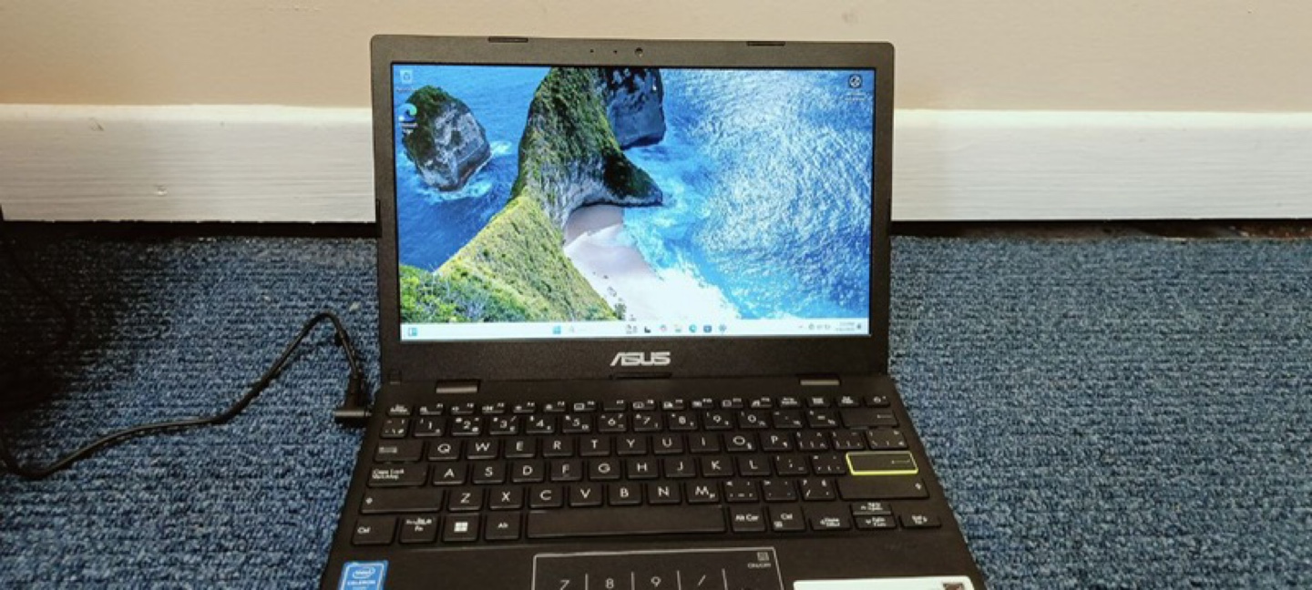 ASUS VivoBook E210 Laptop - Unused - New | Excellent Condition!
