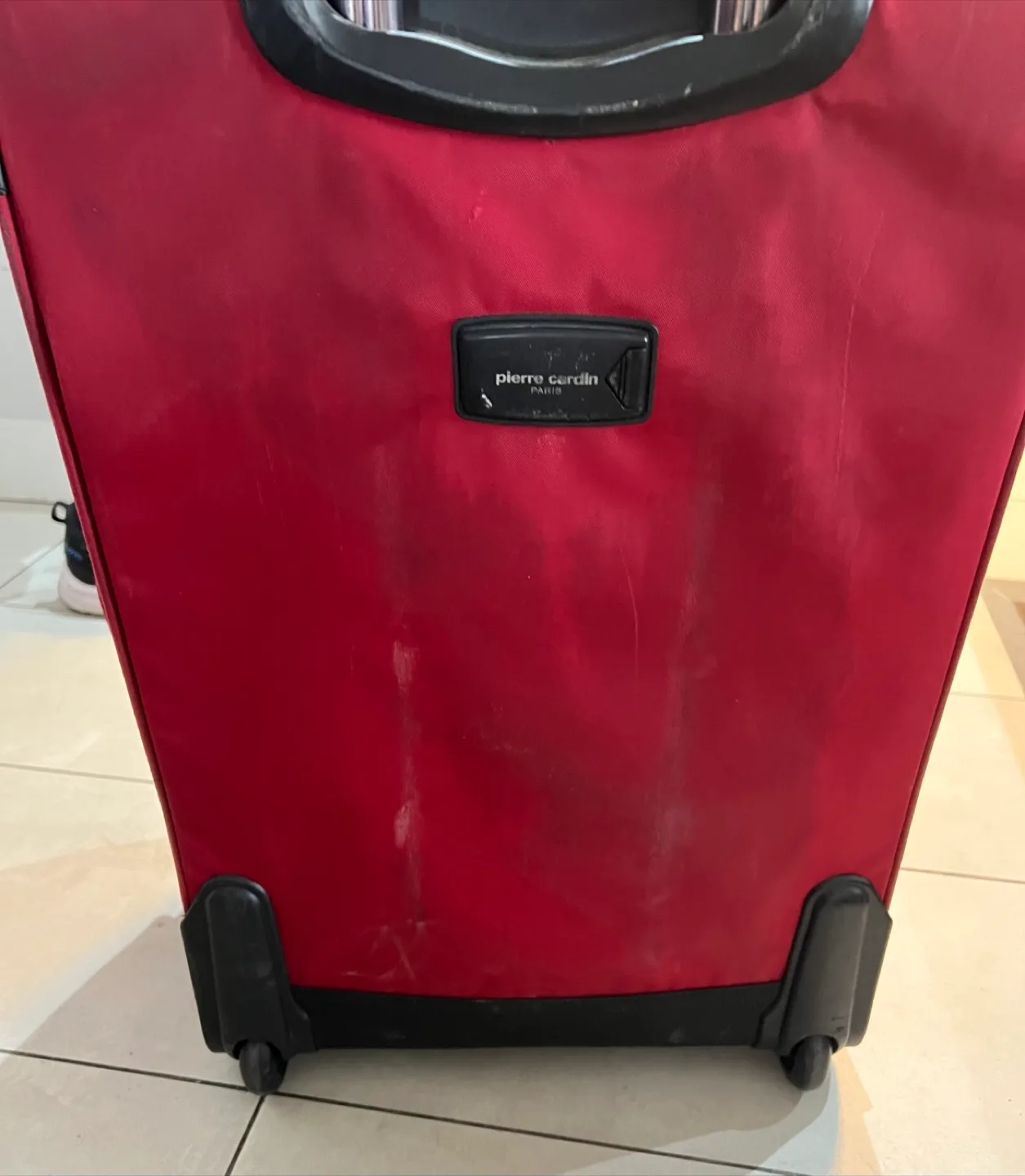 Red Pierre Cardin Rolling Suitcase image indicator(3)