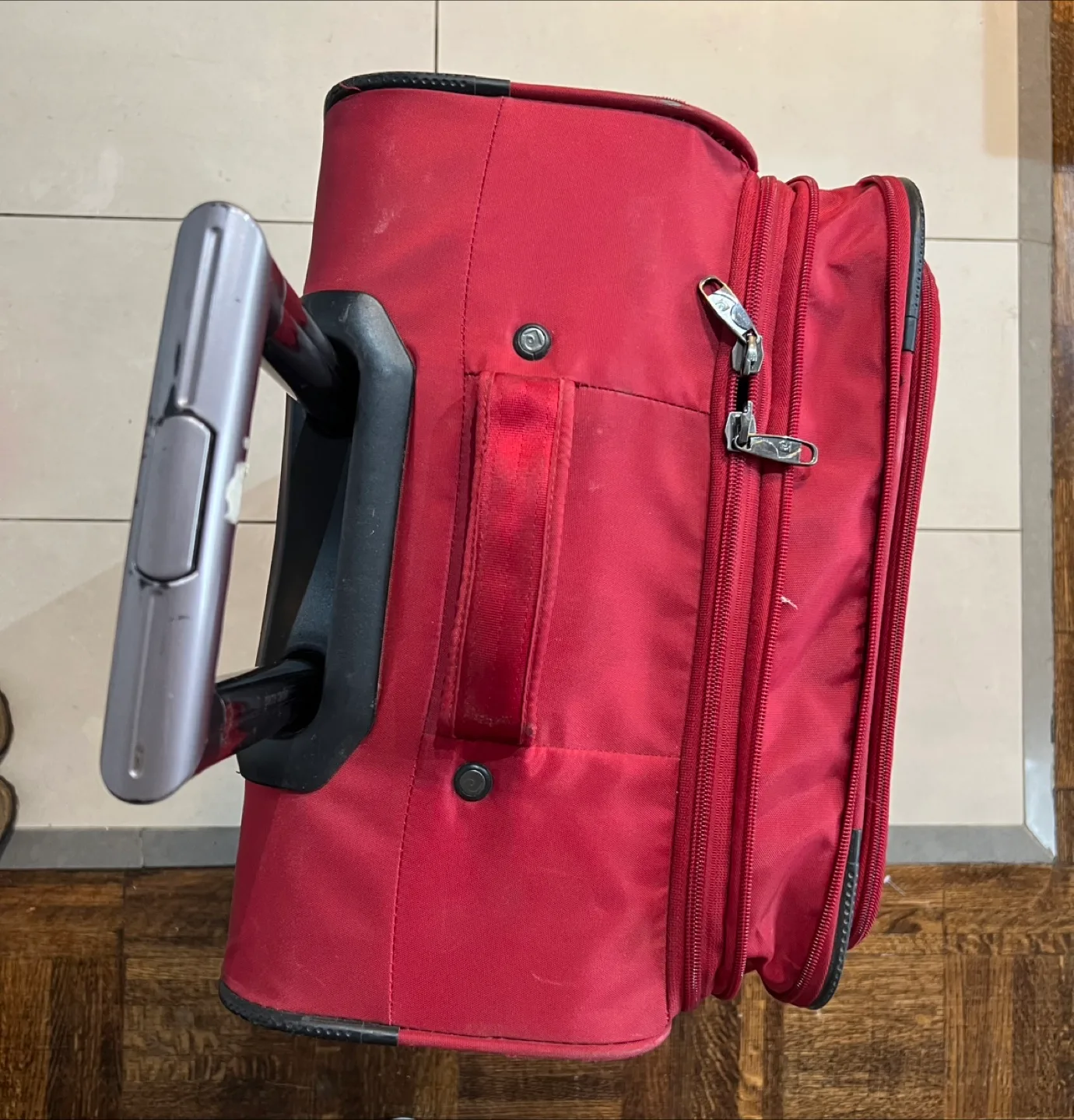 Red Pierre Cardin Rolling Suitcase image indicator(2)