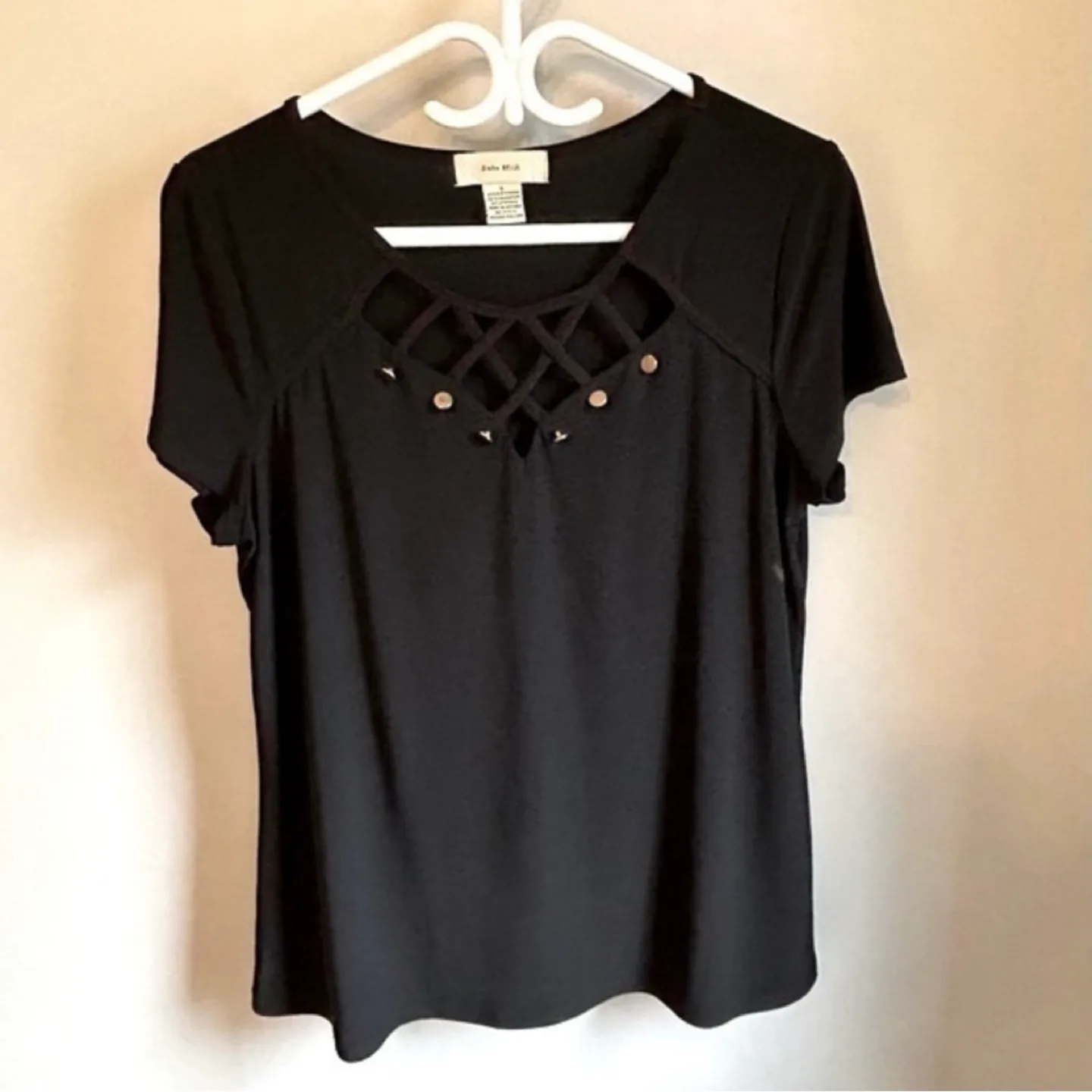 Diana Belle Lattice Neck Short Sleeved Top with Buttons Sz L thumbnail