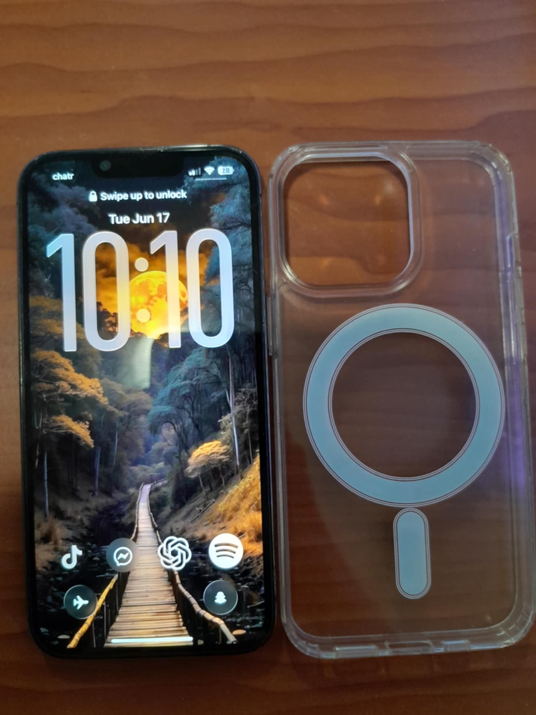 Iphone 13 pro with a clear case - photo 3