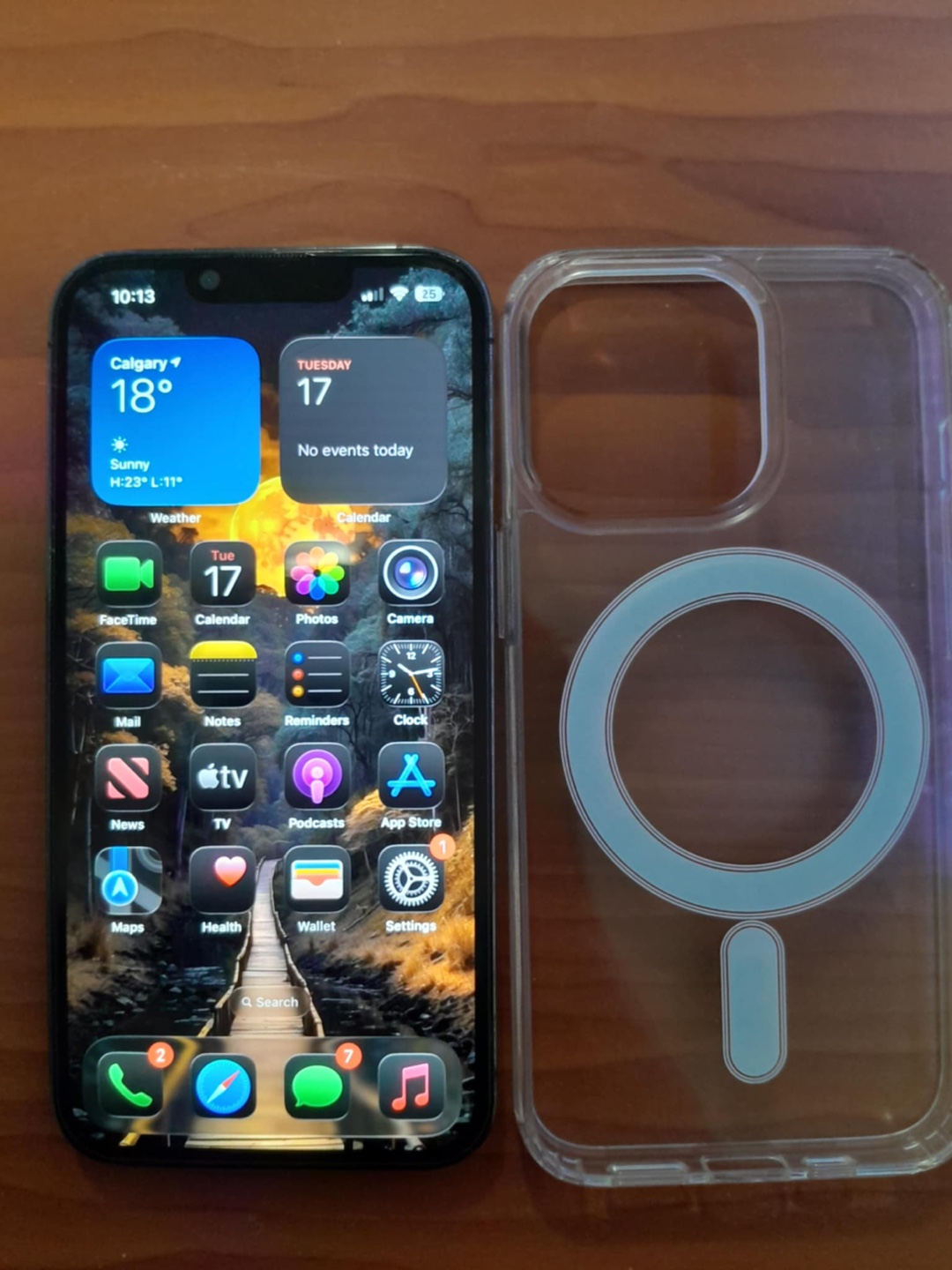 Iphone 13 pro with a clear case - photo 4