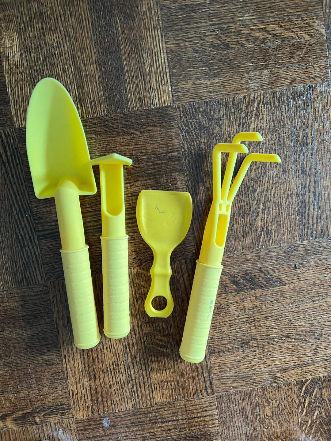 Set of Small Gardening Tools thumbnail