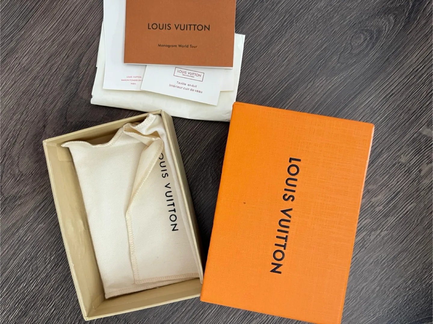 Louis Vuitton Box image indicator(3)