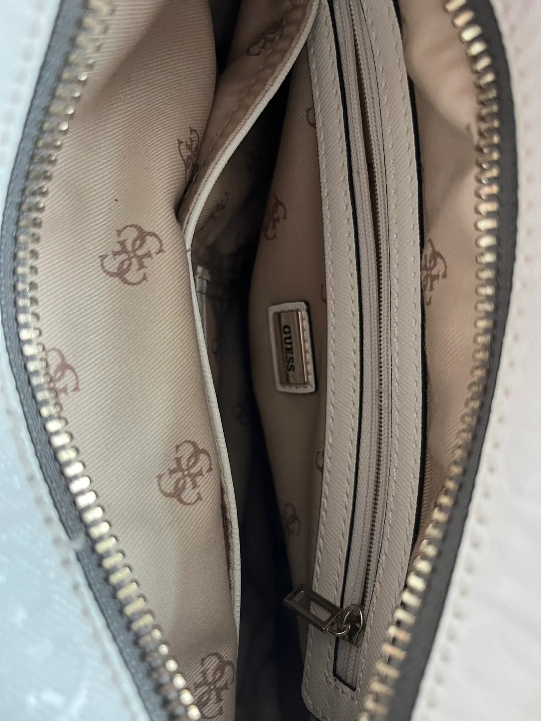 Guess White Handbag image indicator(3)