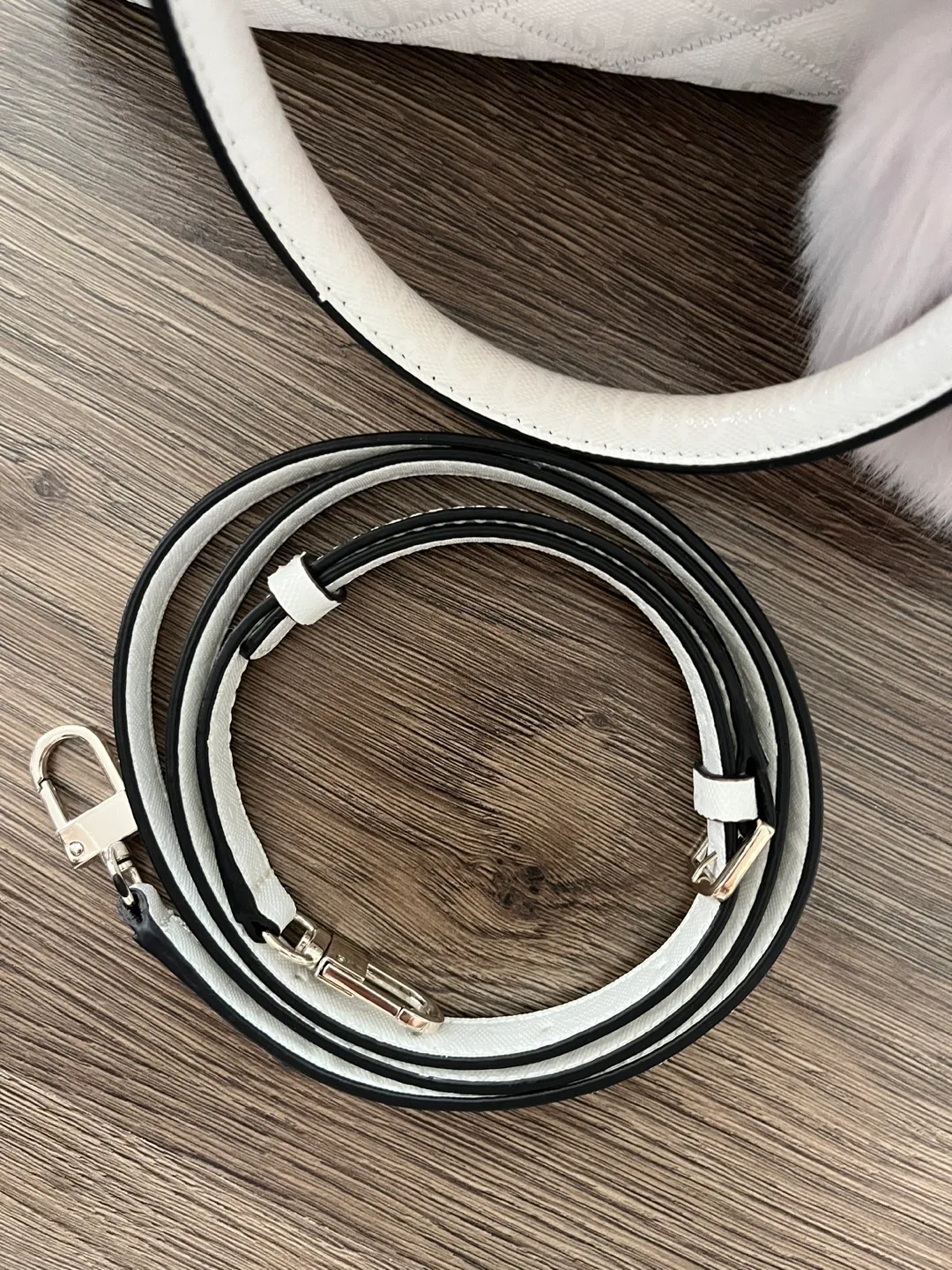 Guess White Handbag image indicator(4)