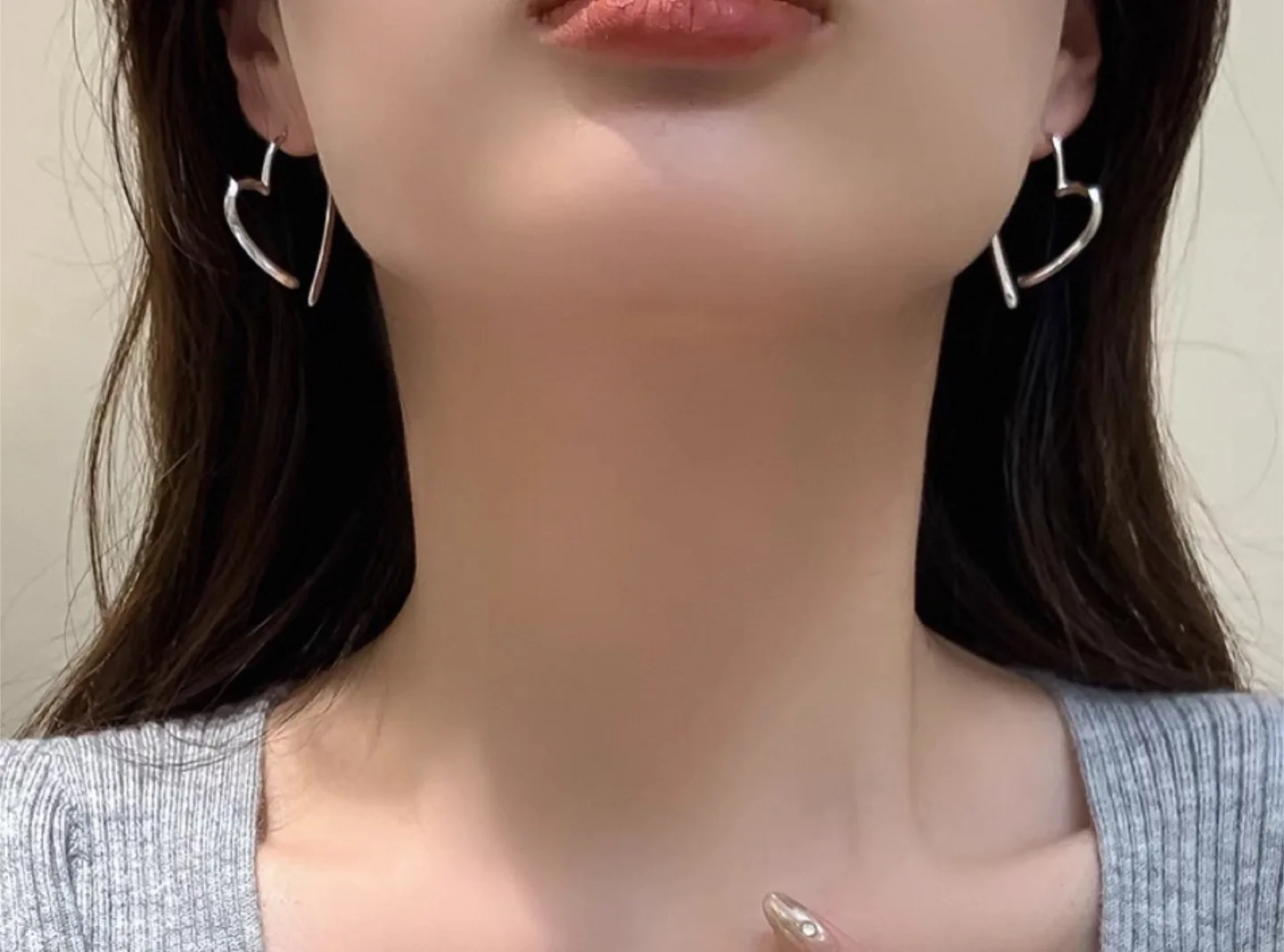 Silver Heart Earrings image indicator(3)