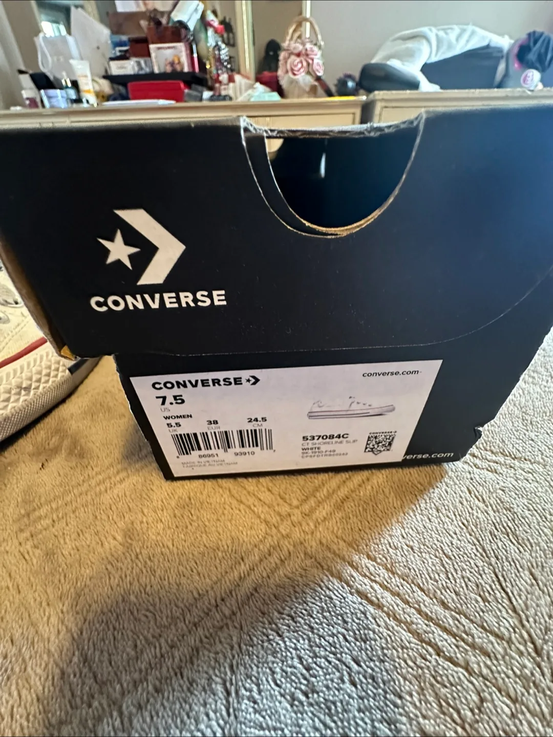 Converse White Sneakers image indicator(3)