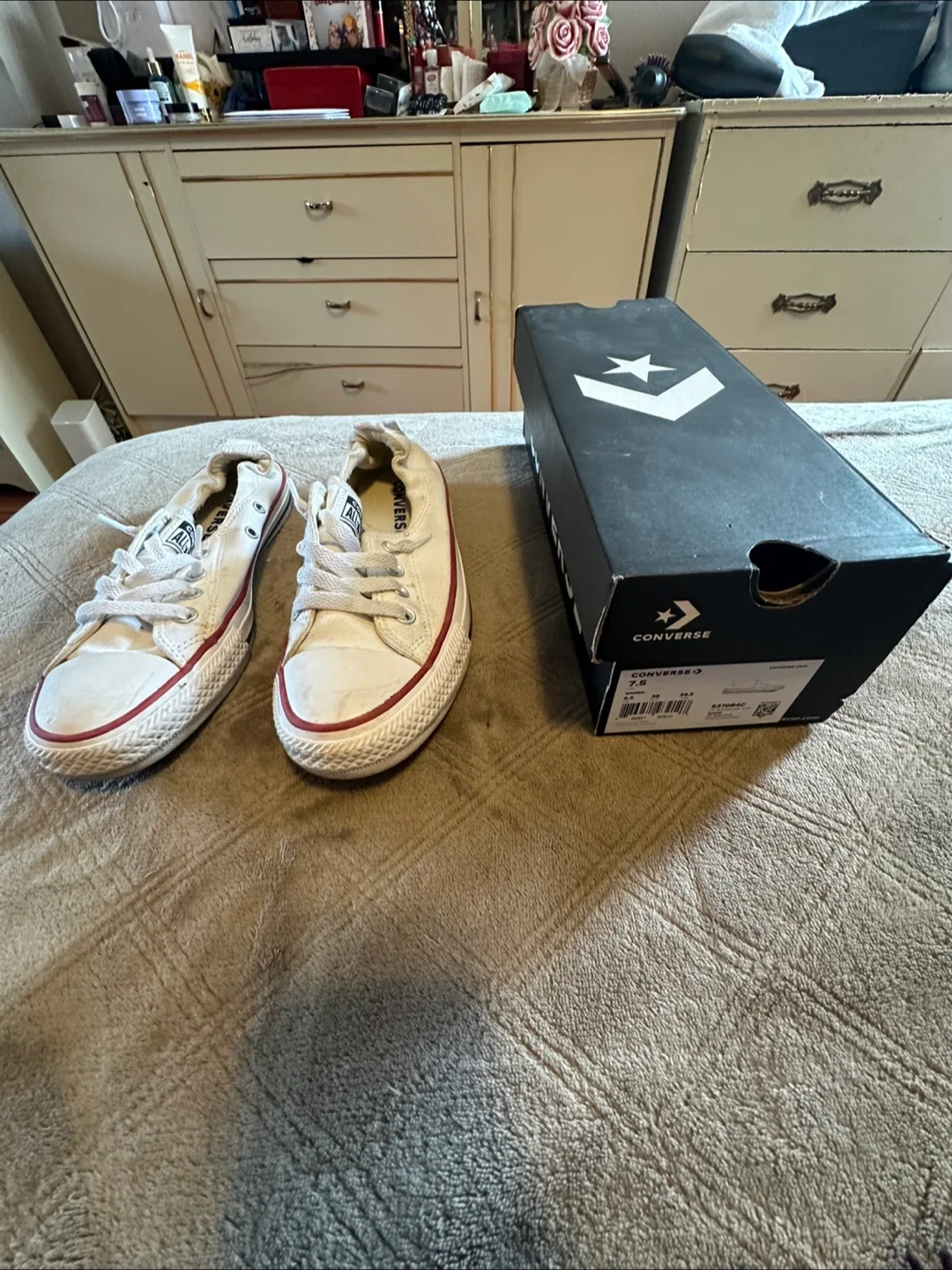 Converse White Sneakers image indicator(2)