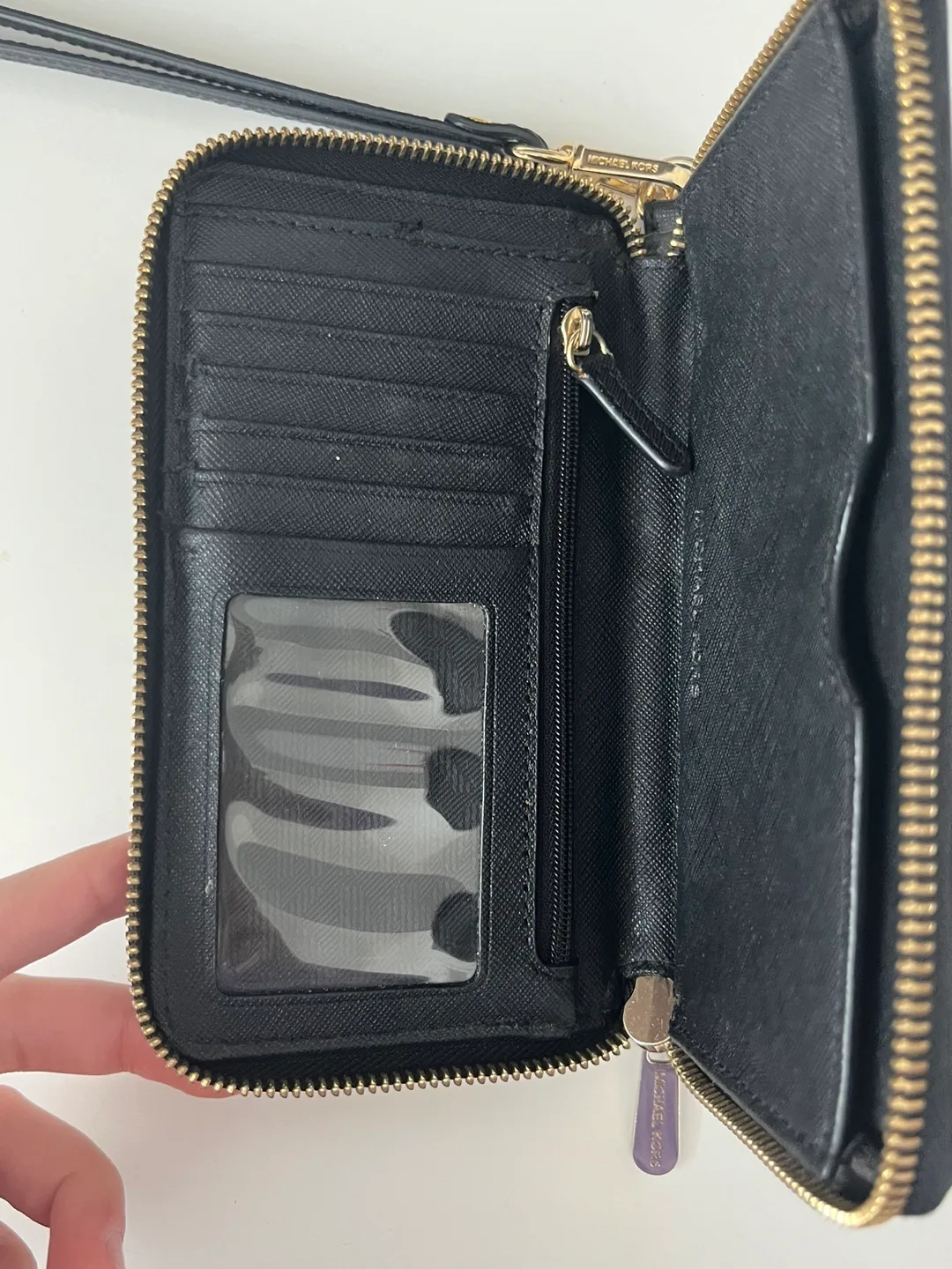 Michael Kors Wristlet Wallet image indicator(8)