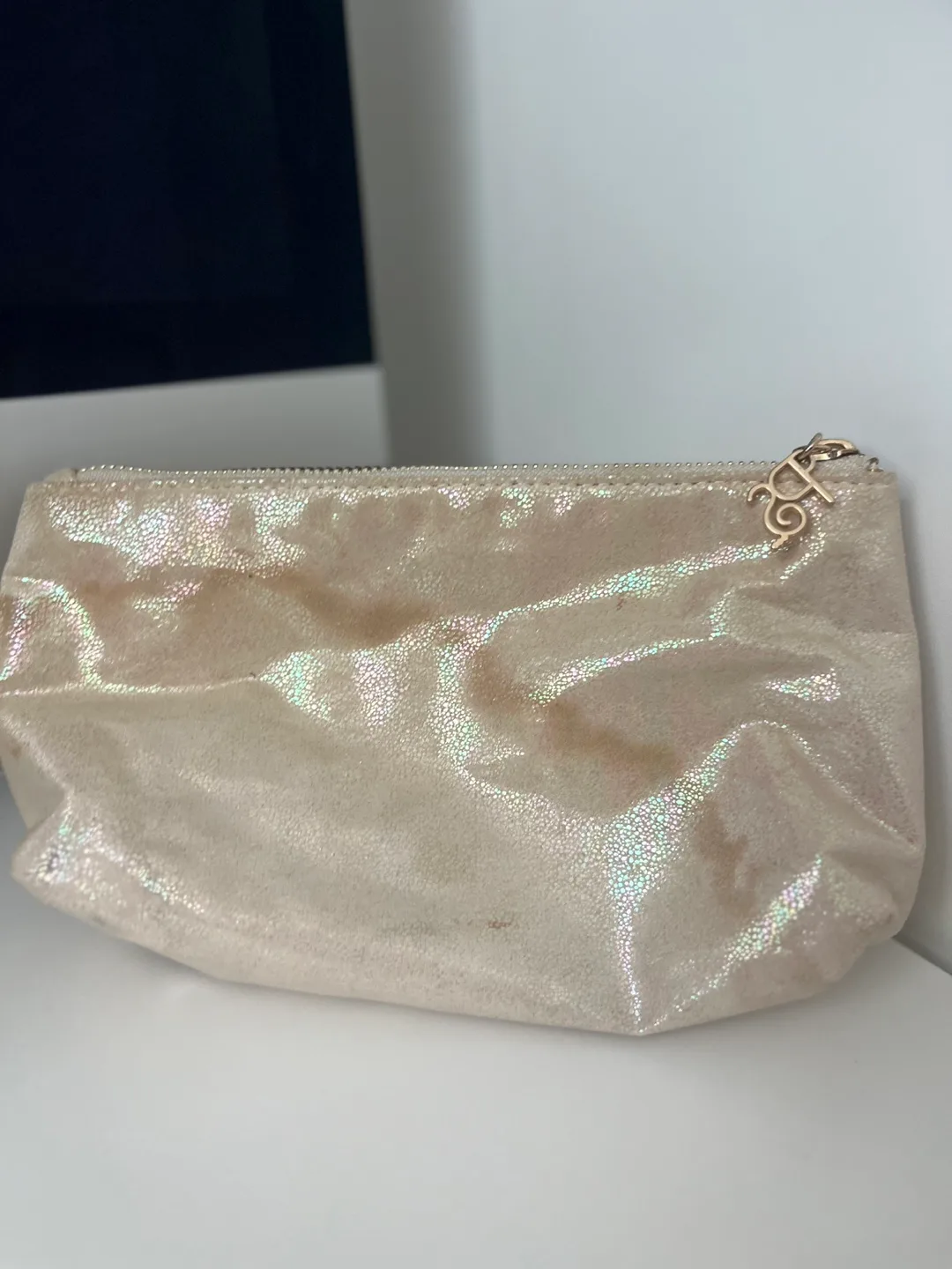 Shimmering Cosmetic Bag image indicator(2)