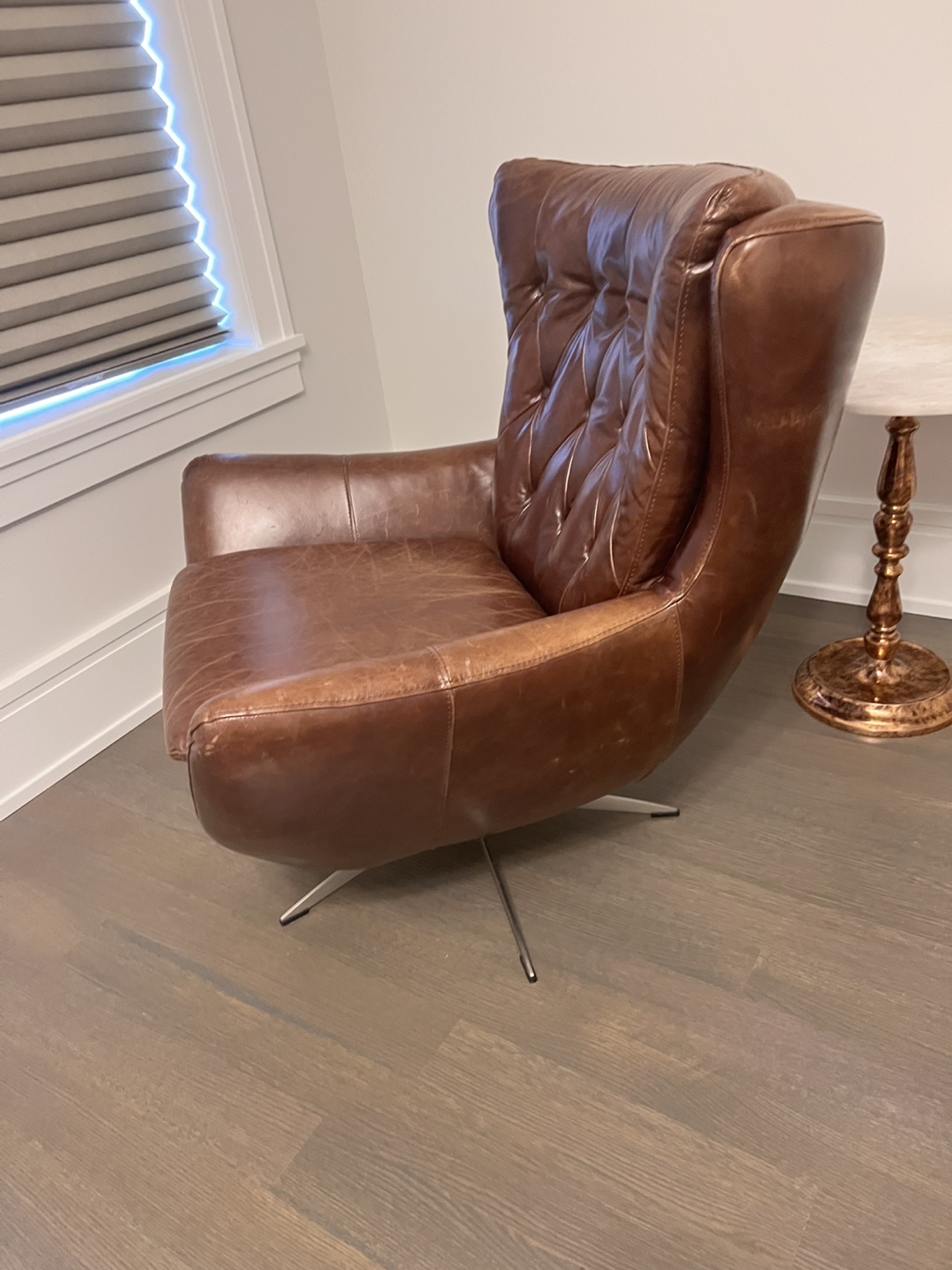 Pottery Barn Wells Tufted Leather Swivel Chair - photo 3