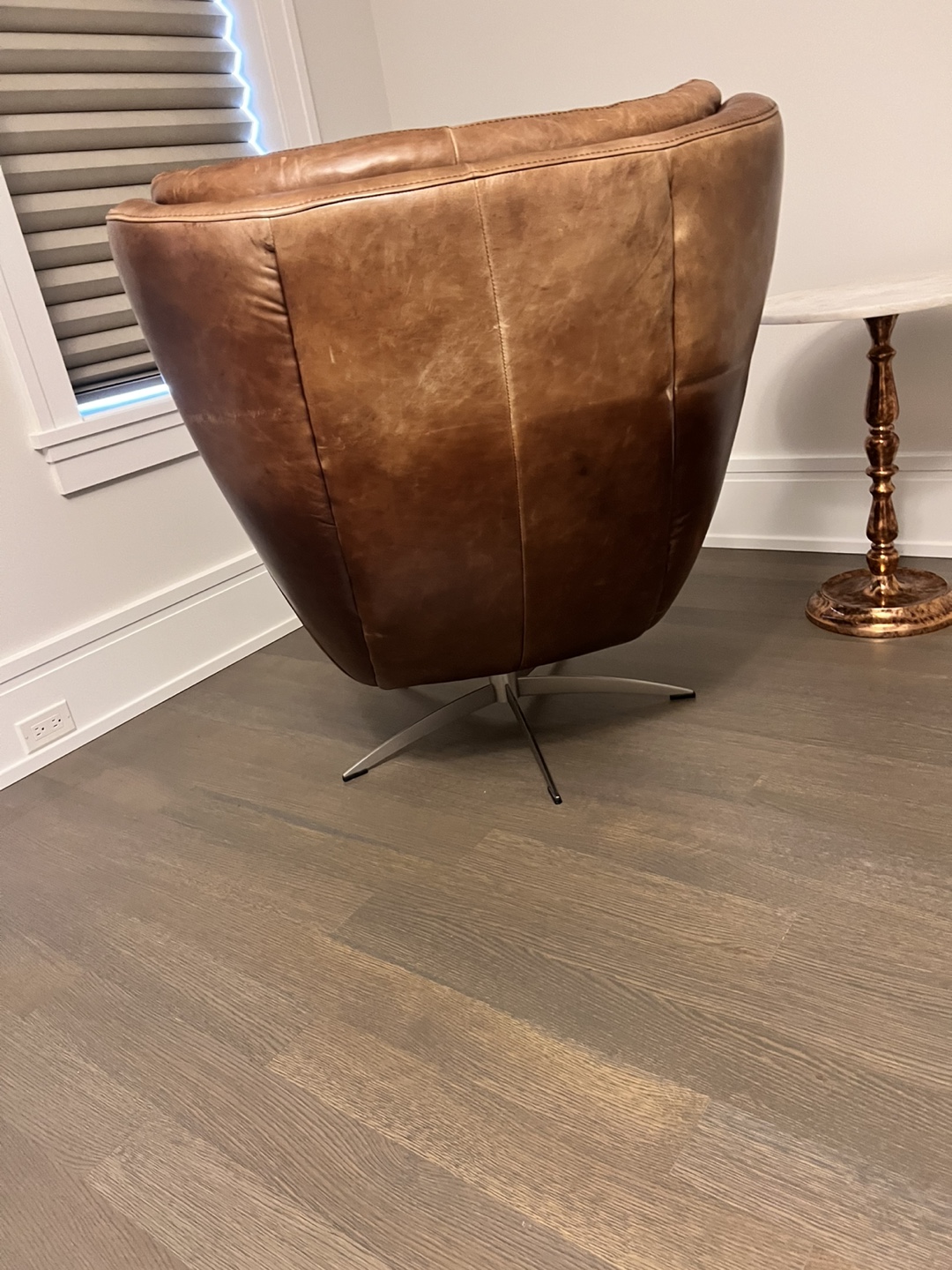 Pottery Barn Wells Tufted Leather Swivel Chair - photo 4