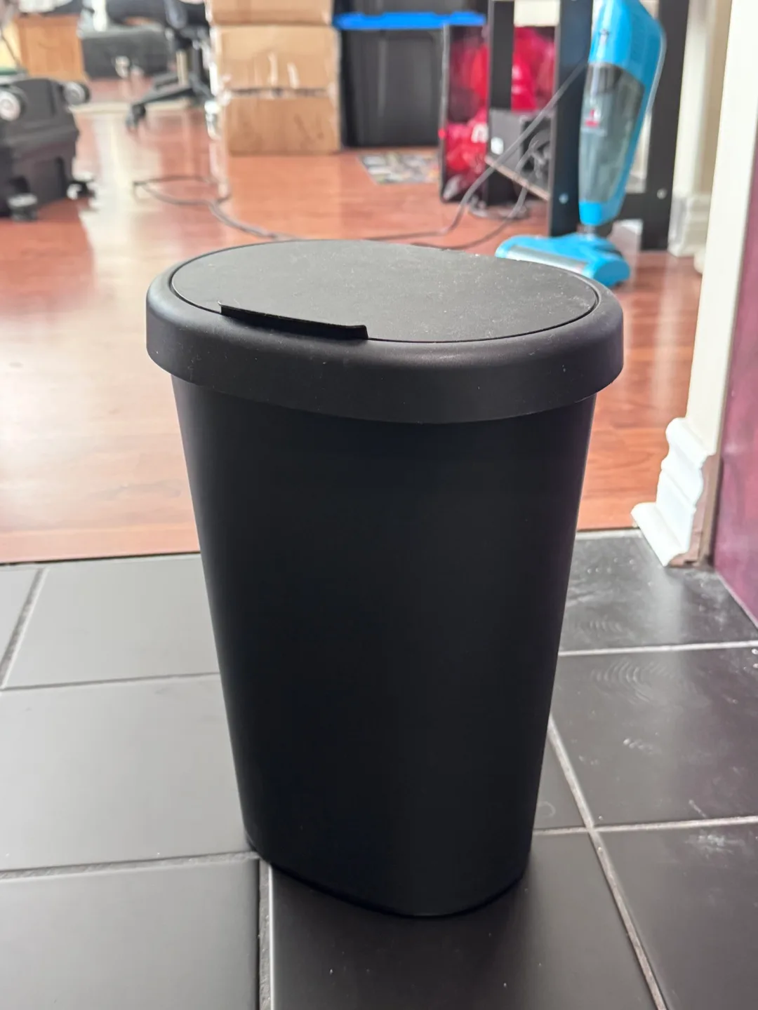 Black Waste Bin with Lid (2) thumbnail
