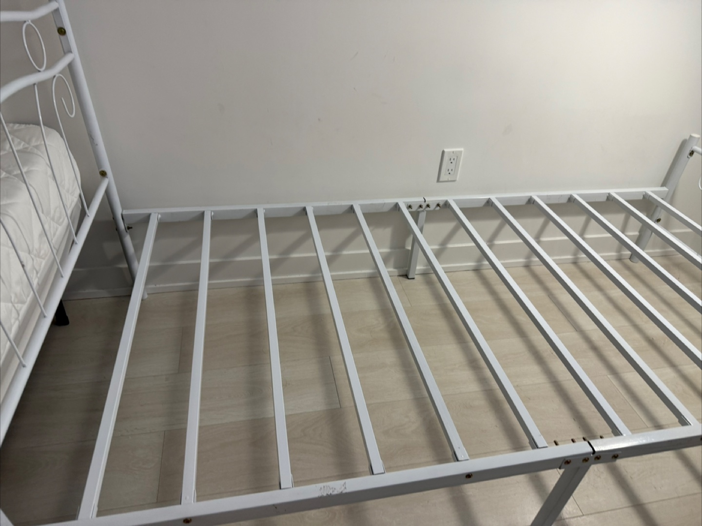 White Metal Daybed Frame - photo 4