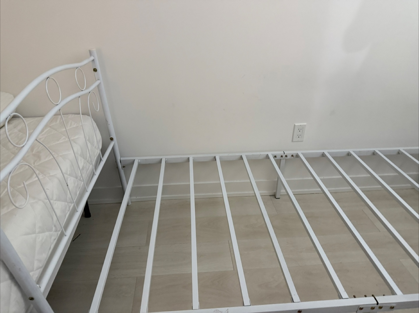 White Metal Daybed Frame